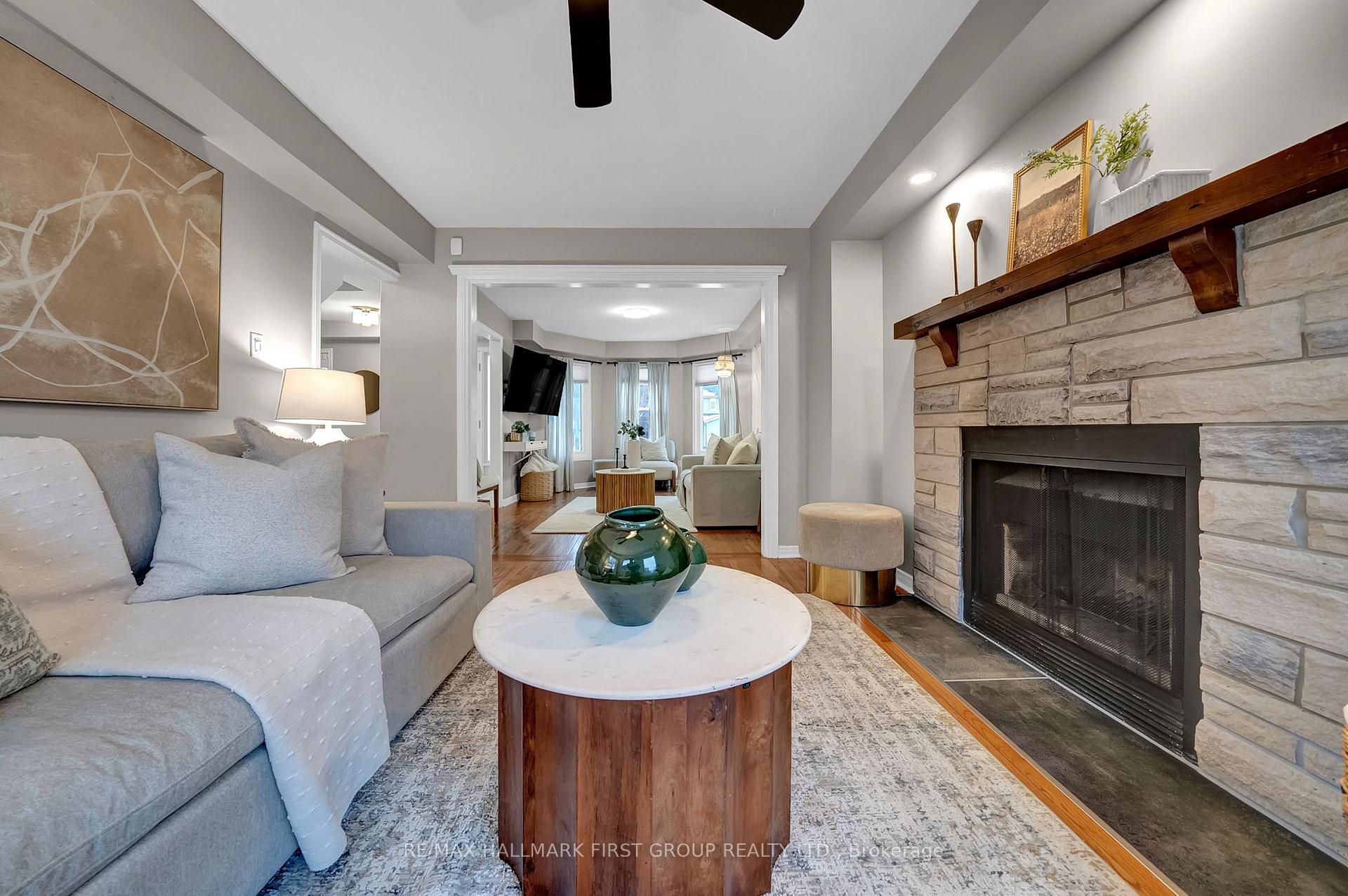 Photo 9 of 979 Ripley Crescent, Oshawa, Pinecrest — HOMEH