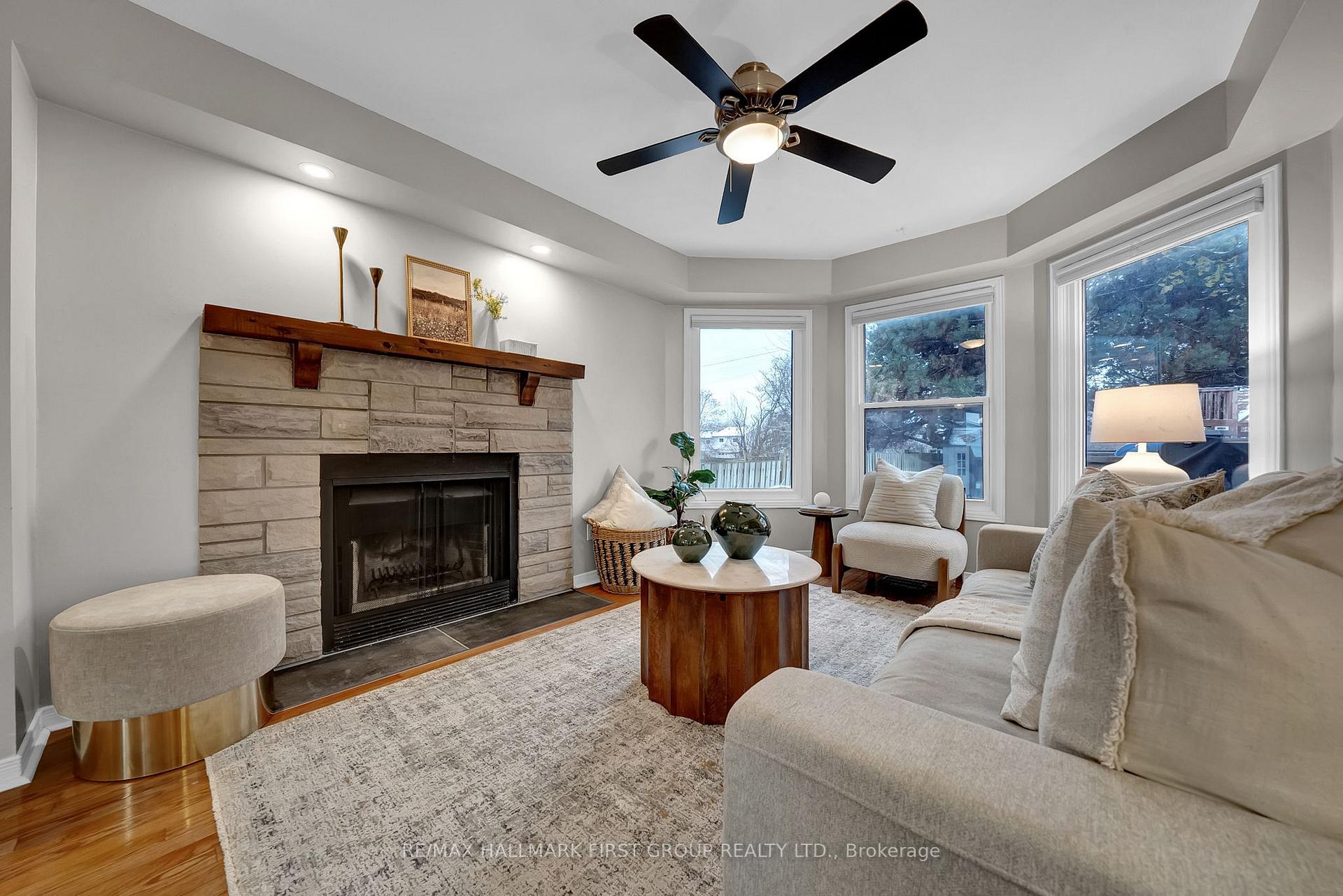 Photo 11 of 979 Ripley Crescent, Oshawa, Pinecrest — HOMEH