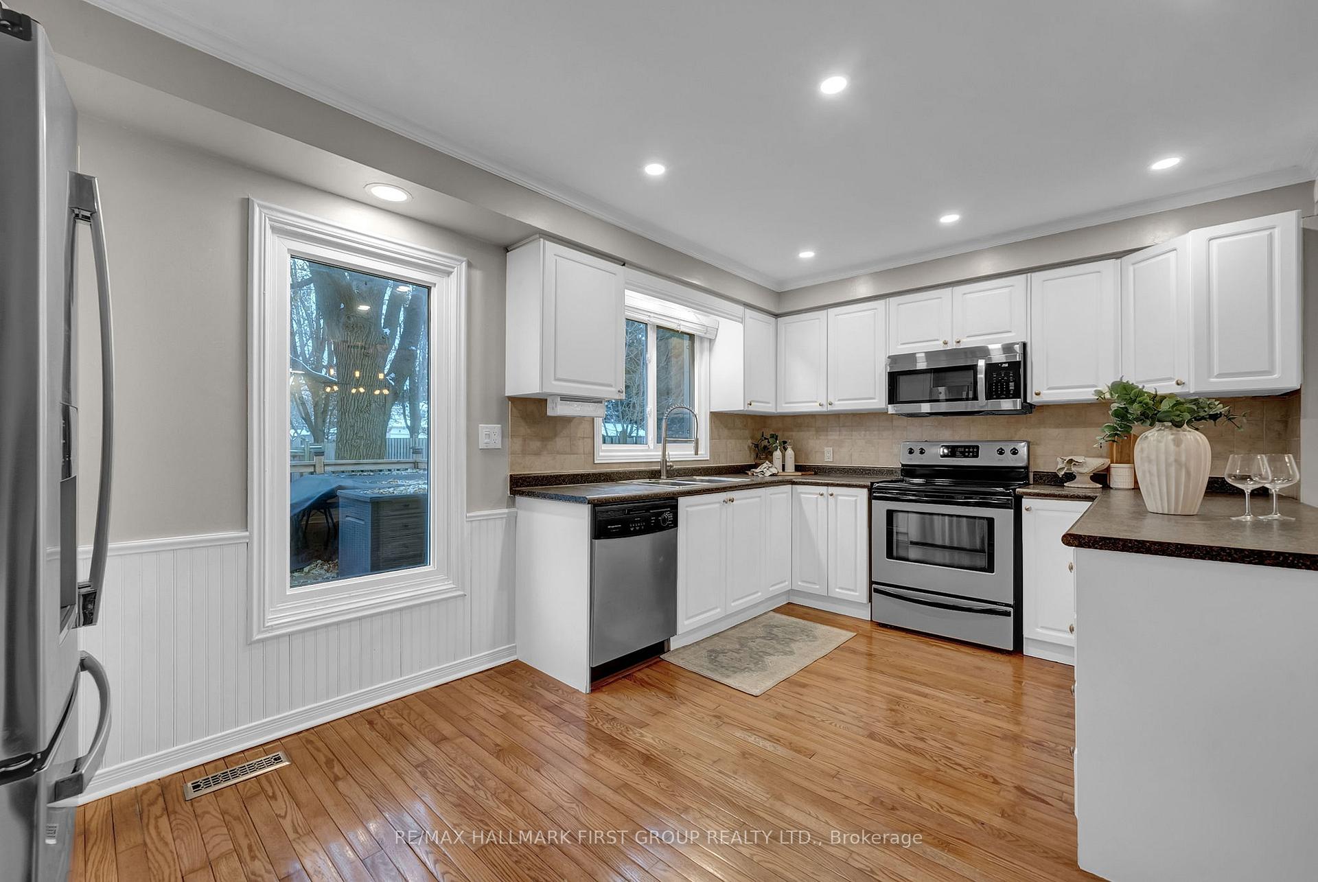 Photo 17 of 979 Ripley Crescent, Oshawa, Pinecrest — HOMEH