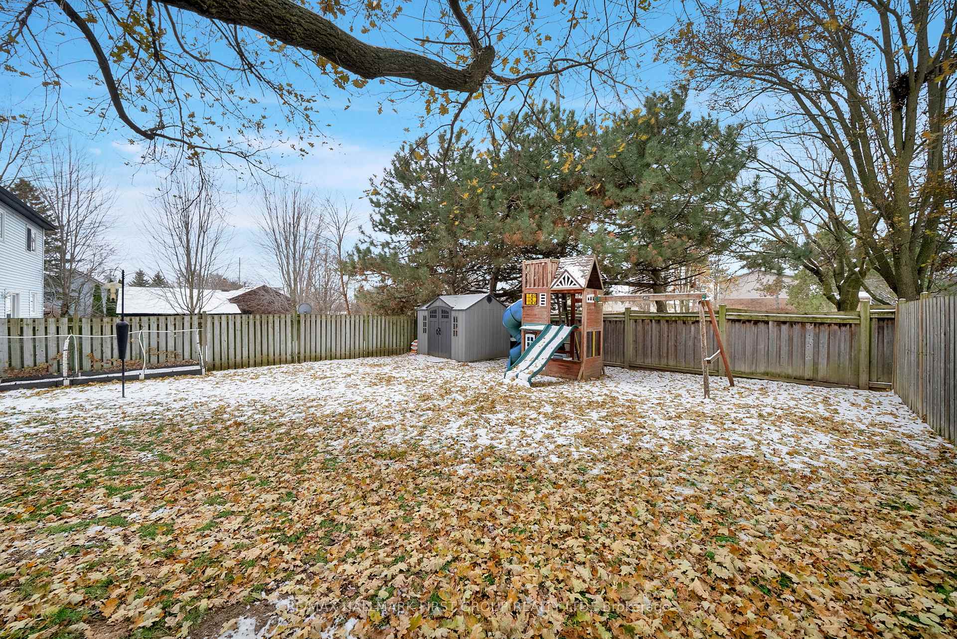 Photo 32 of 979 Ripley Crescent, Oshawa, Pinecrest — HOMEH