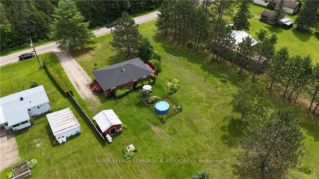 Photo 4 of 125 Griffith Wagner Road, North Algona Wilberforce, North Algona/Wilberforce Twp — HOMEH