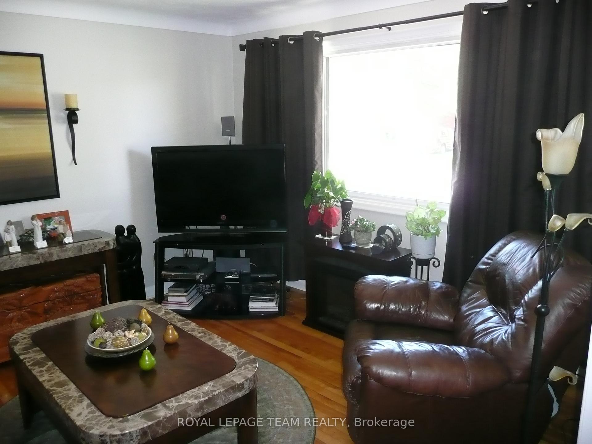 Photo 3 of 775 Trojan Avenue, Ottawa, Castle Heights/Rideau High — HOMEH