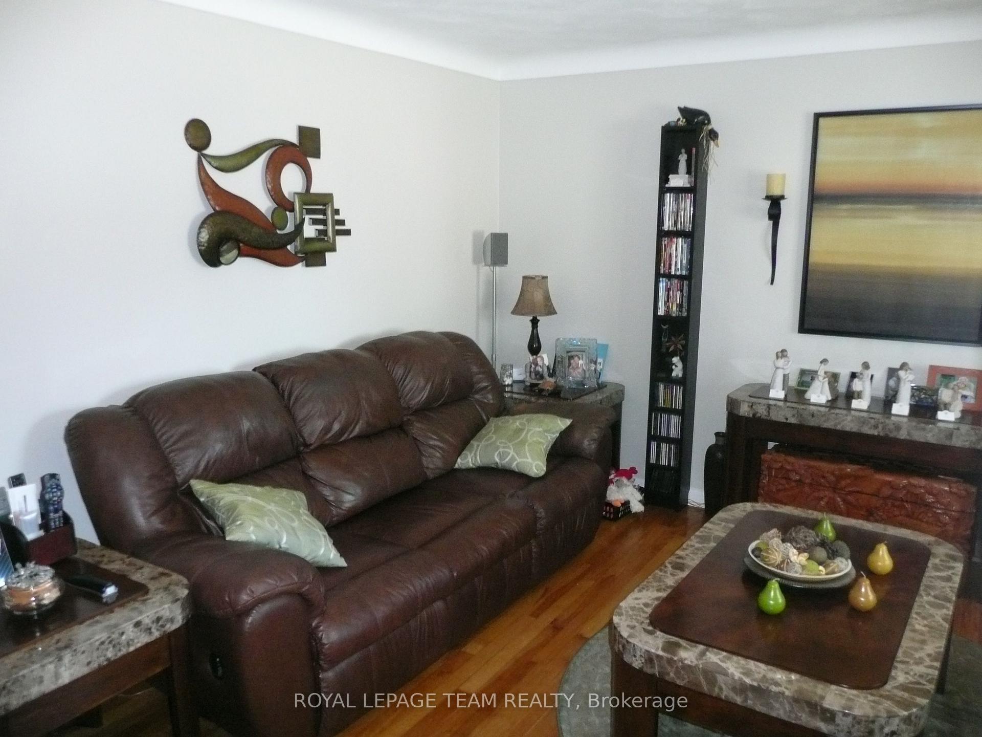 Photo 4 of 775 Trojan Avenue, Ottawa, Castle Heights/Rideau High — HOMEH