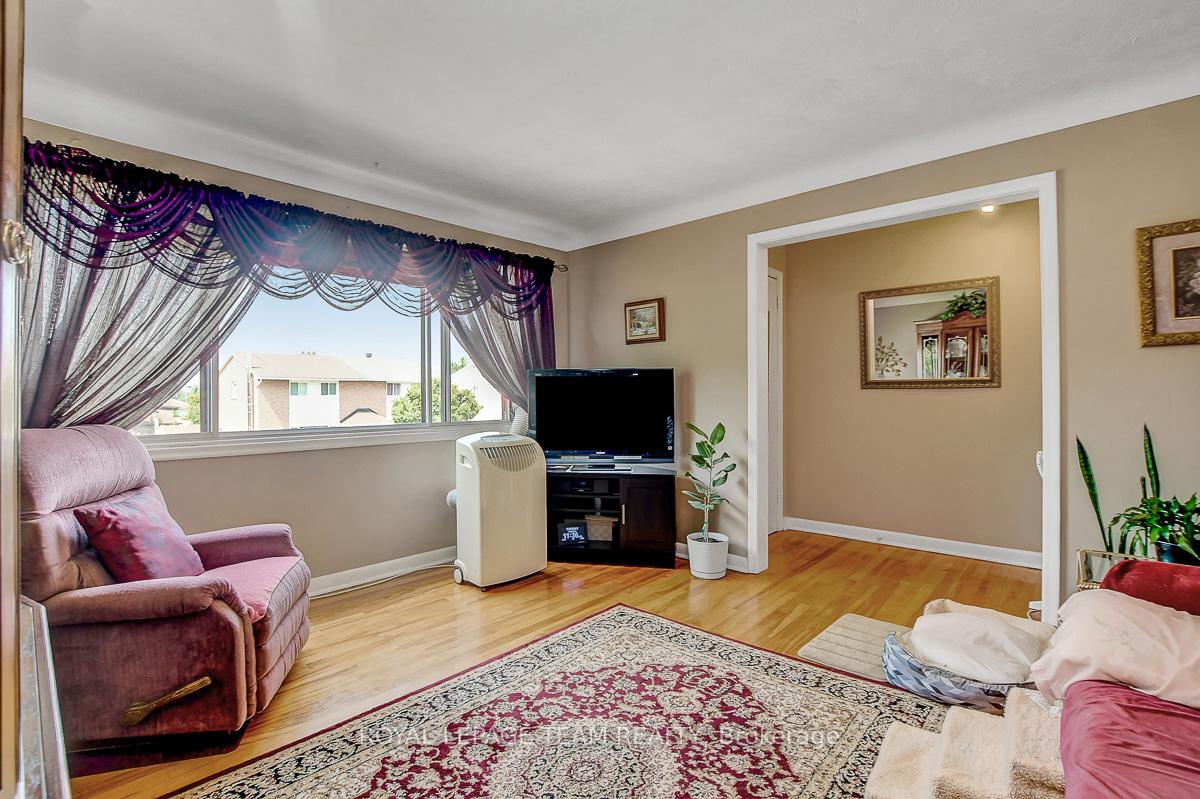 Photo 11 of 775 Trojan Avenue, Ottawa, Castle Heights/Rideau High — HOMEH