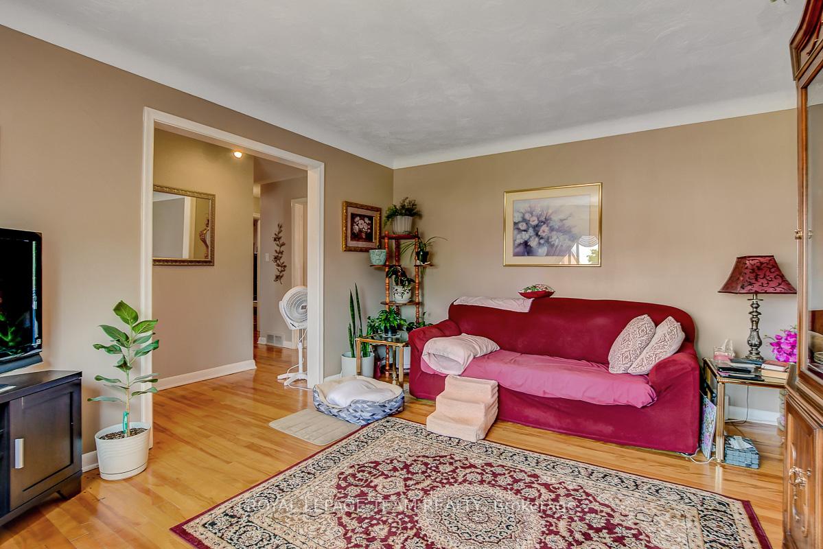 Photo 12 of 775 Trojan Avenue, Ottawa, Castle Heights/Rideau High — HOMEH