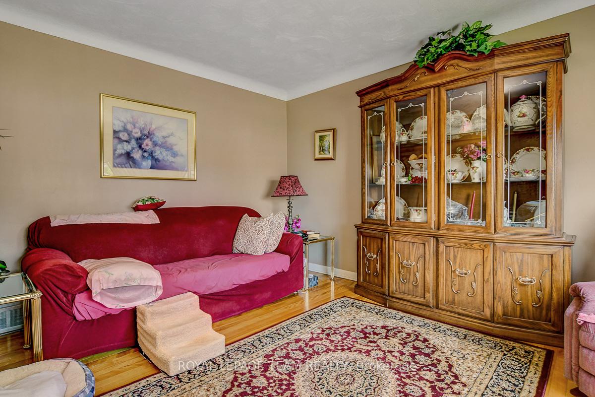 Photo 13 of 775 Trojan Avenue, Ottawa, Castle Heights/Rideau High — HOMEH