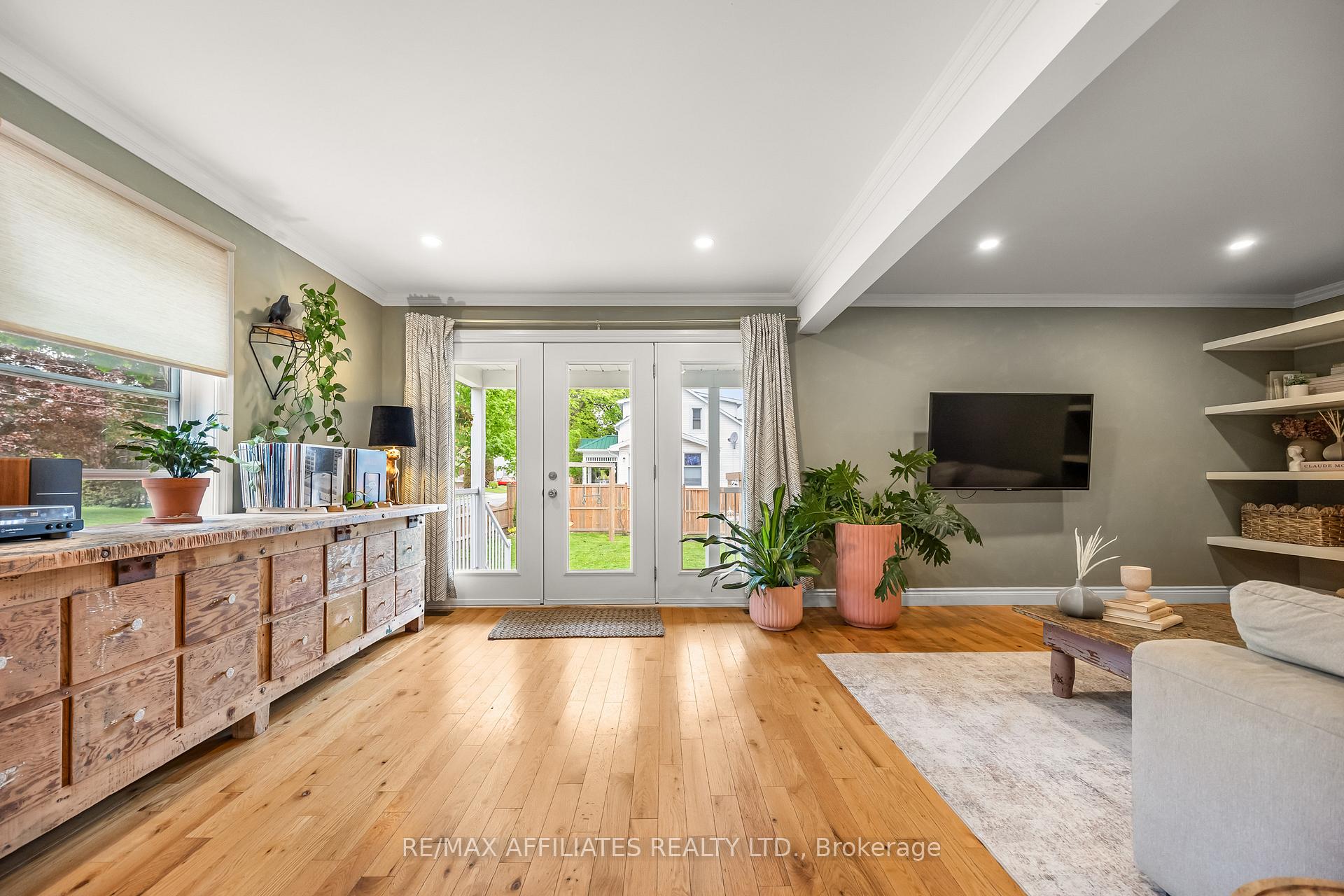 Photo 5 of 111 Drummond Street E, Perth — HOMEH