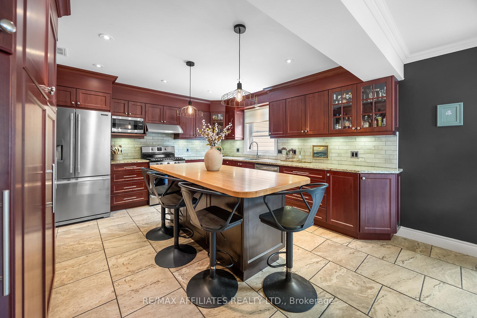 Photo 10 of 111 Drummond Street E, Perth — HOMEH