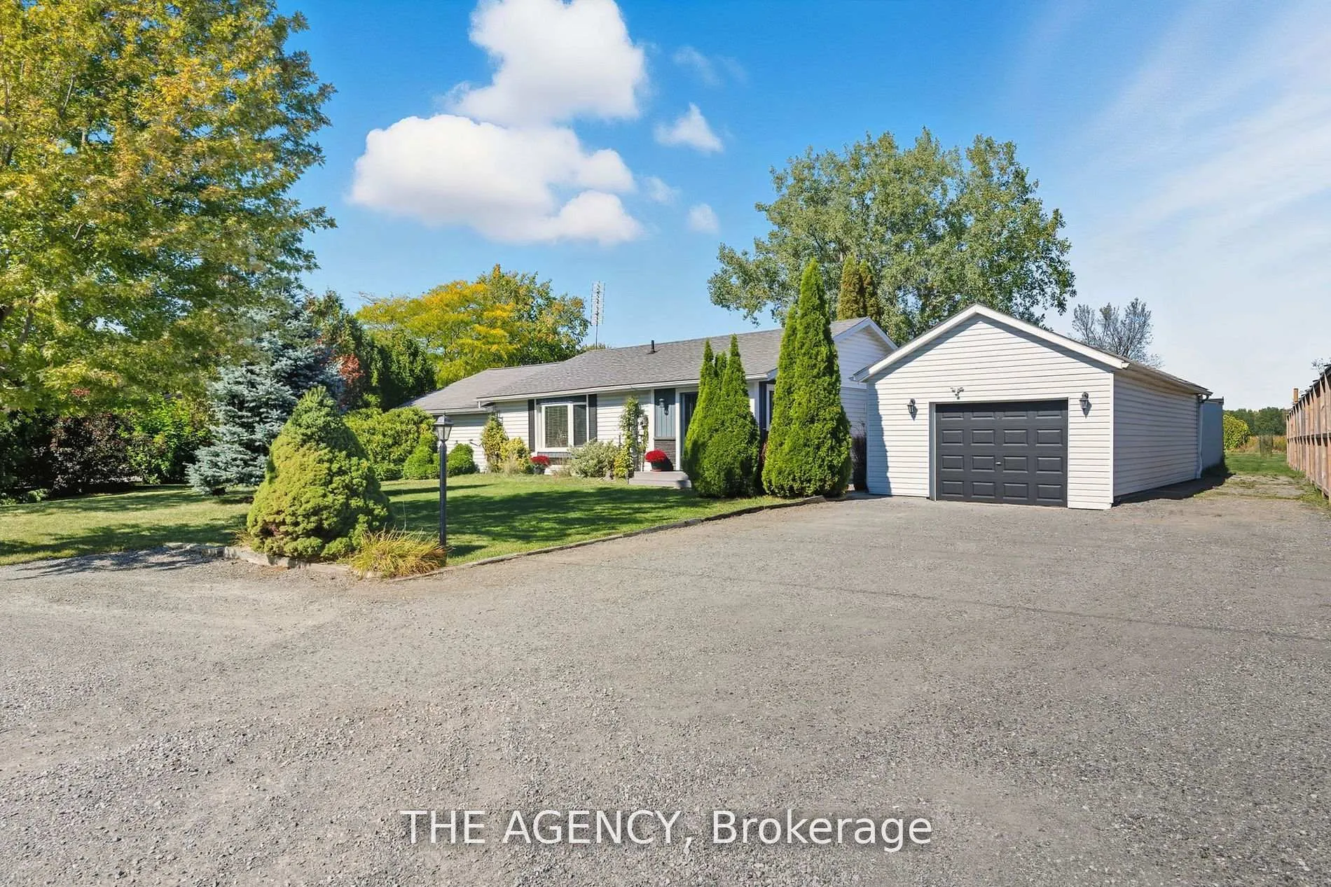 Photo 2 of 6359 Lyons Creek Road, Niagara Falls, Lyons Creek — HOMEH