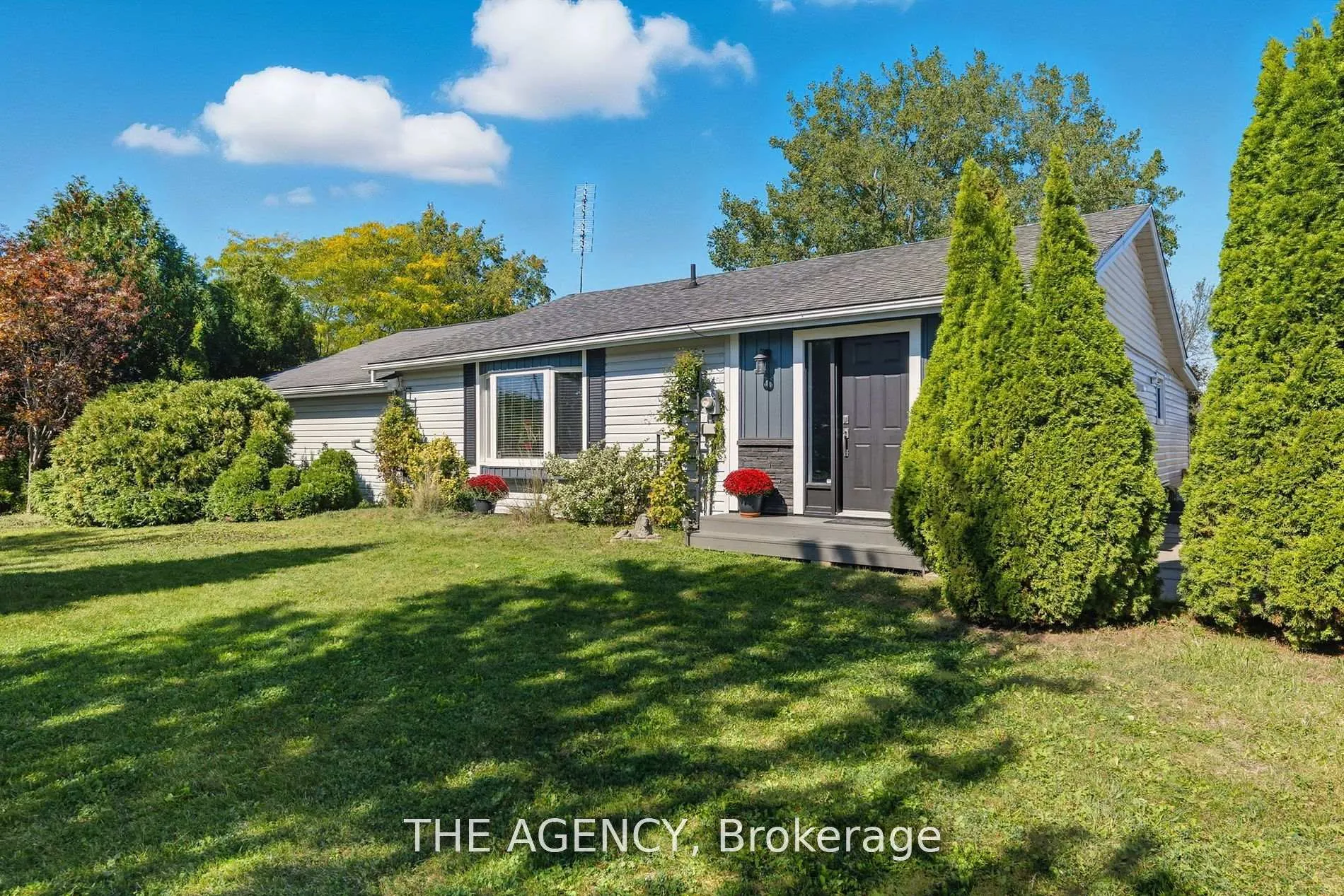 Photo 4 of 6359 Lyons Creek Road, Niagara Falls, Lyons Creek — HOMEH