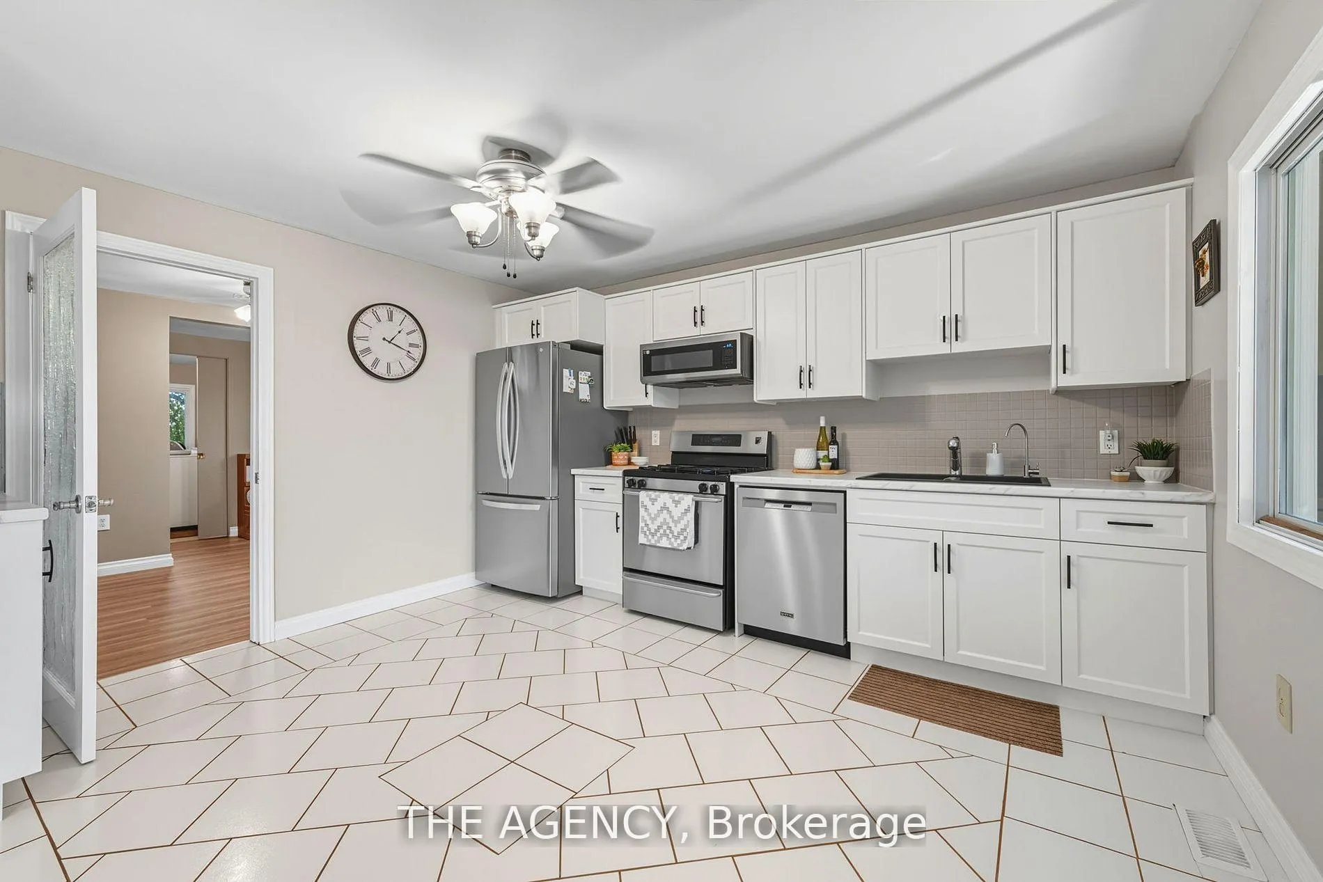 Photo 11 of 6359 Lyons Creek Road, Niagara Falls, Lyons Creek — HOMEH