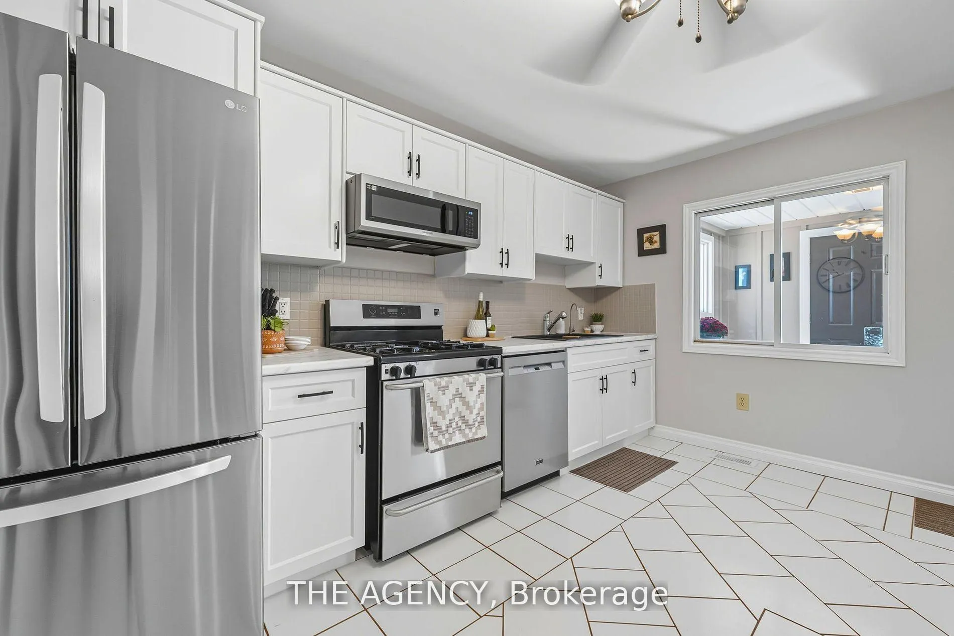 Photo 12 of 6359 Lyons Creek Road, Niagara Falls, Lyons Creek — HOMEH