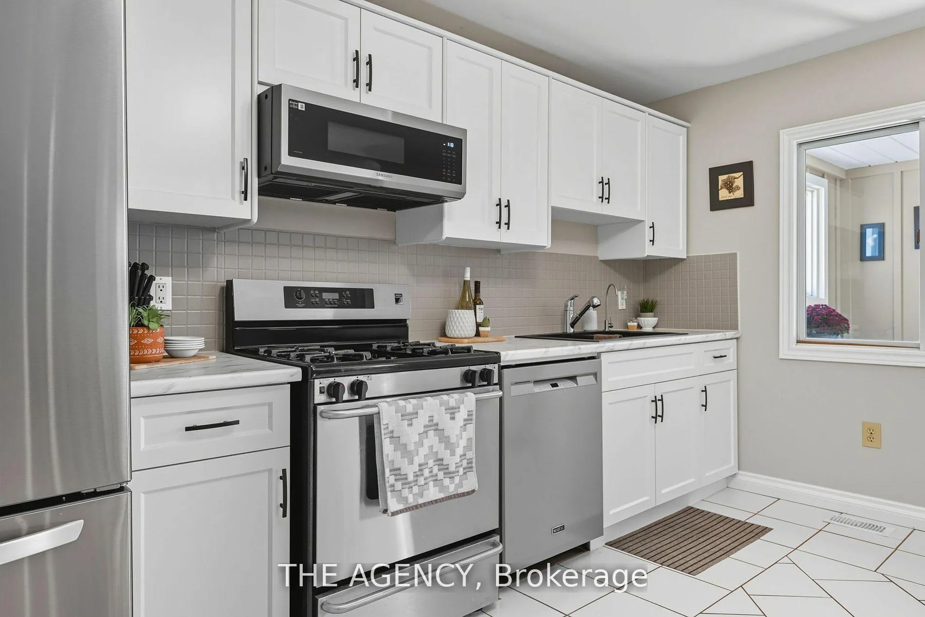 Photo 13 of 6359 Lyons Creek Road, Niagara Falls, Lyons Creek — HOMEH