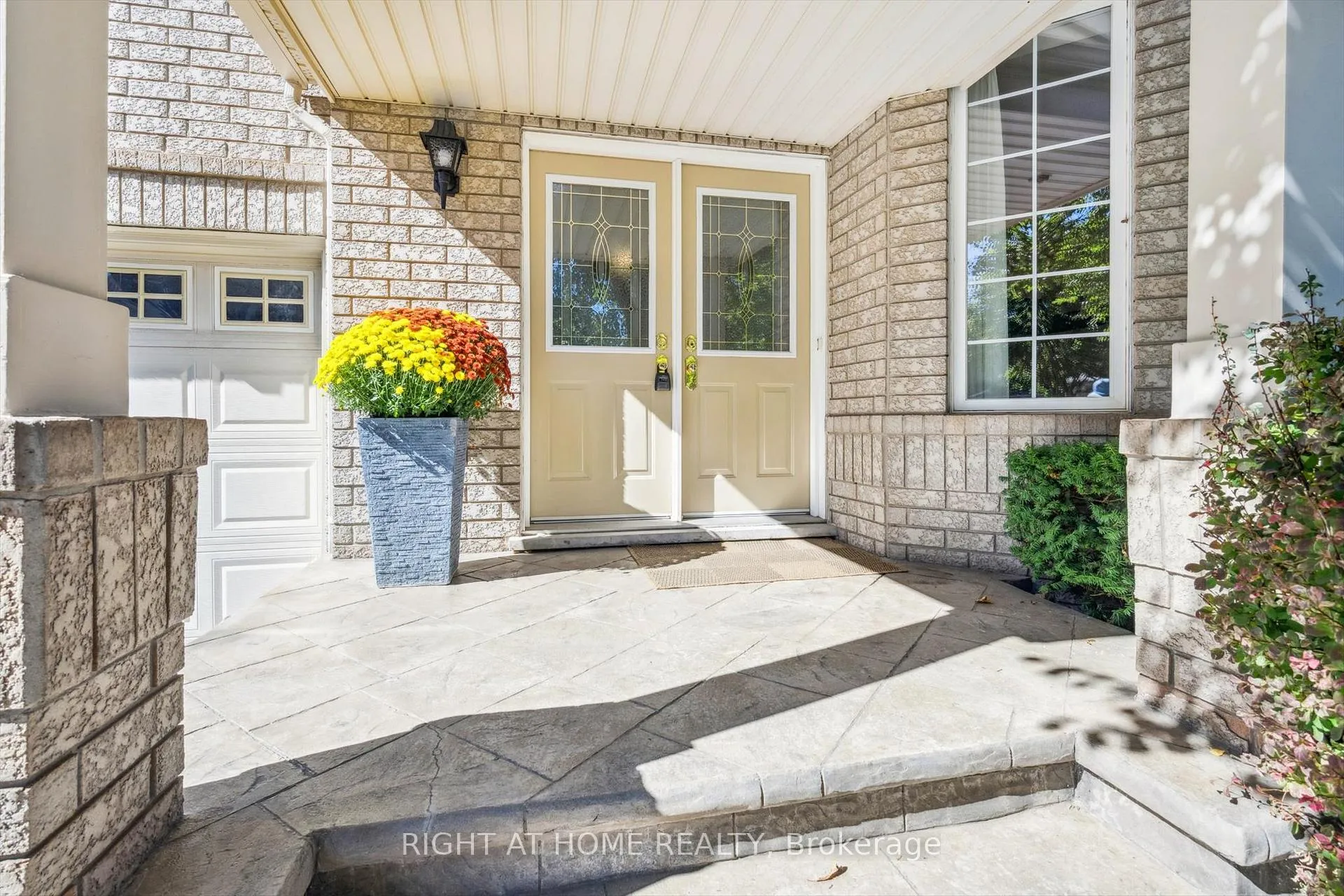 Photo 2 of 1413 Pinecliff Road, Oakville, West Oak Trails — HOMEH