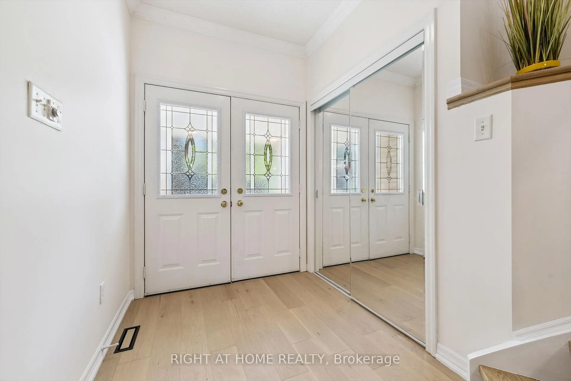 Photo 3 of 1413 Pinecliff Road, Oakville, West Oak Trails — HOMEH