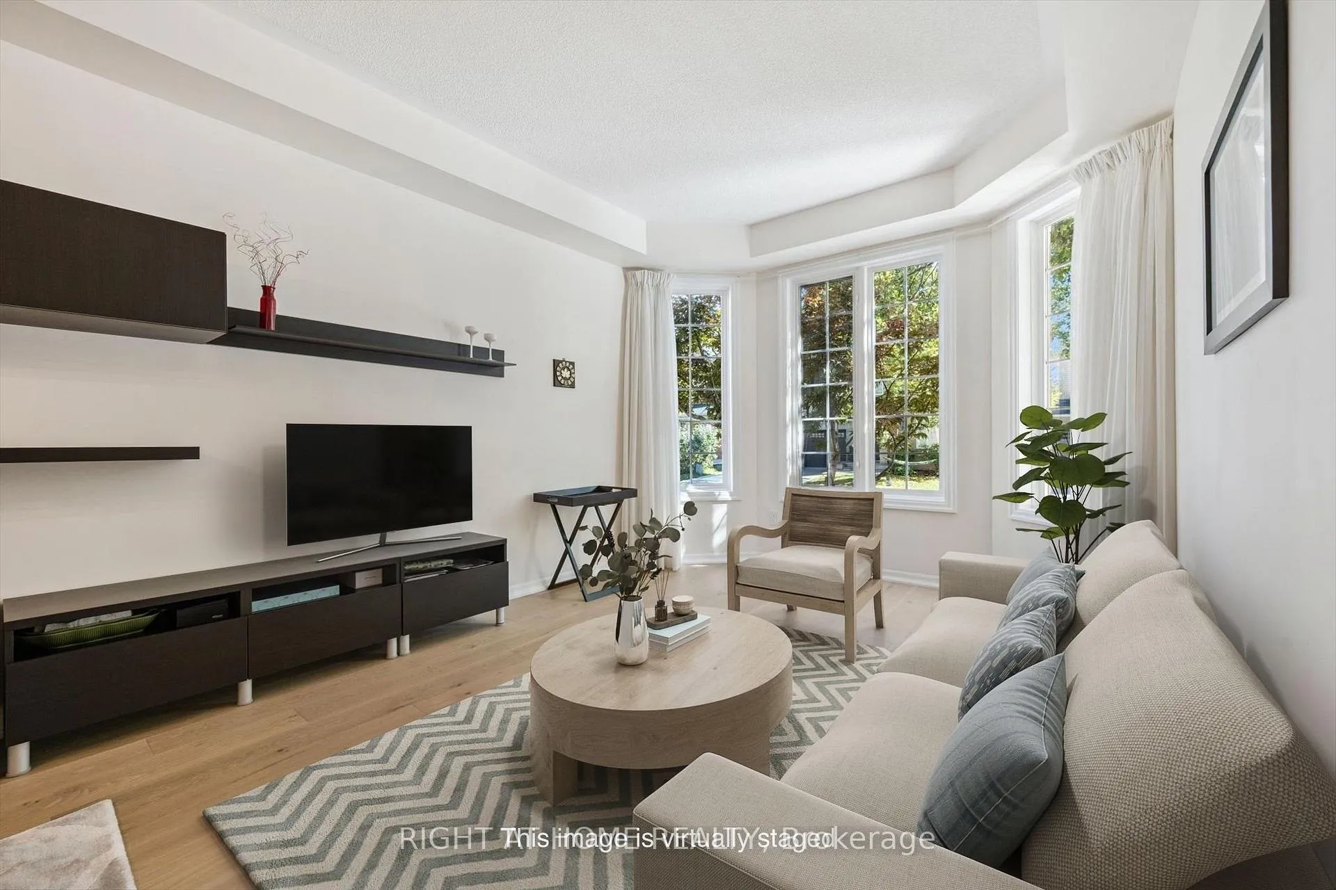 Photo 4 of 1413 Pinecliff Road, Oakville, West Oak Trails — HOMEH