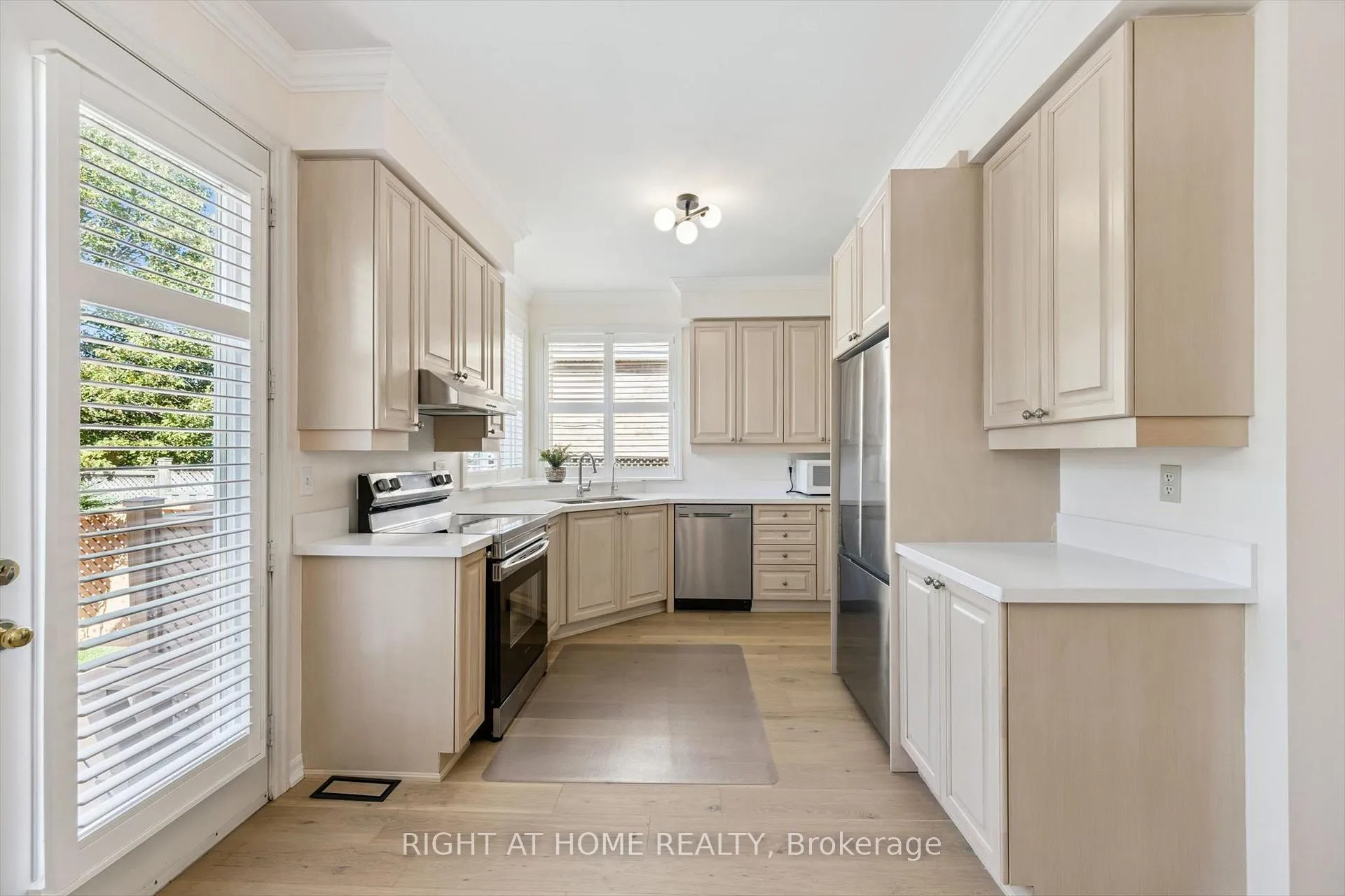 Photo 10 of 1413 Pinecliff Road, Oakville, West Oak Trails — HOMEH