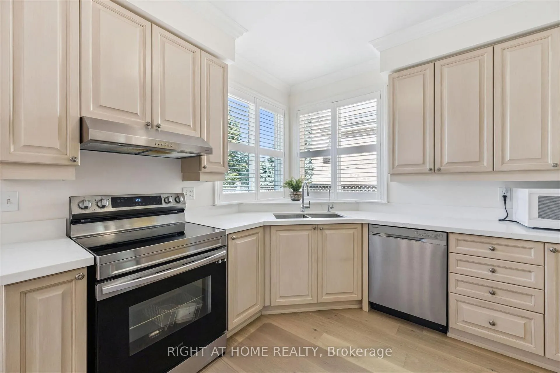 Photo 12 of 1413 Pinecliff Road, Oakville, West Oak Trails — HOMEH