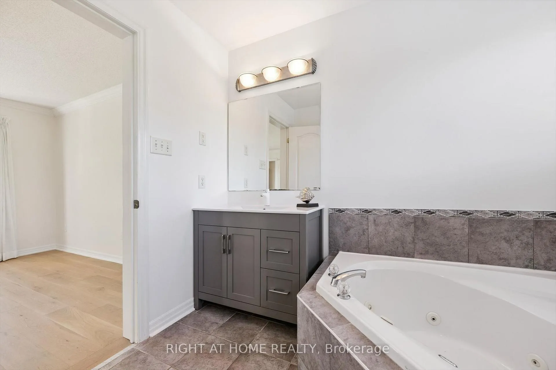 Photo 20 of 1413 Pinecliff Road, Oakville, West Oak Trails — HOMEH