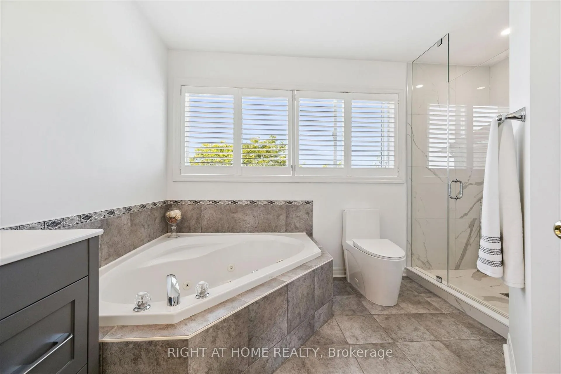 Photo 21 of 1413 Pinecliff Road, Oakville, West Oak Trails — HOMEH