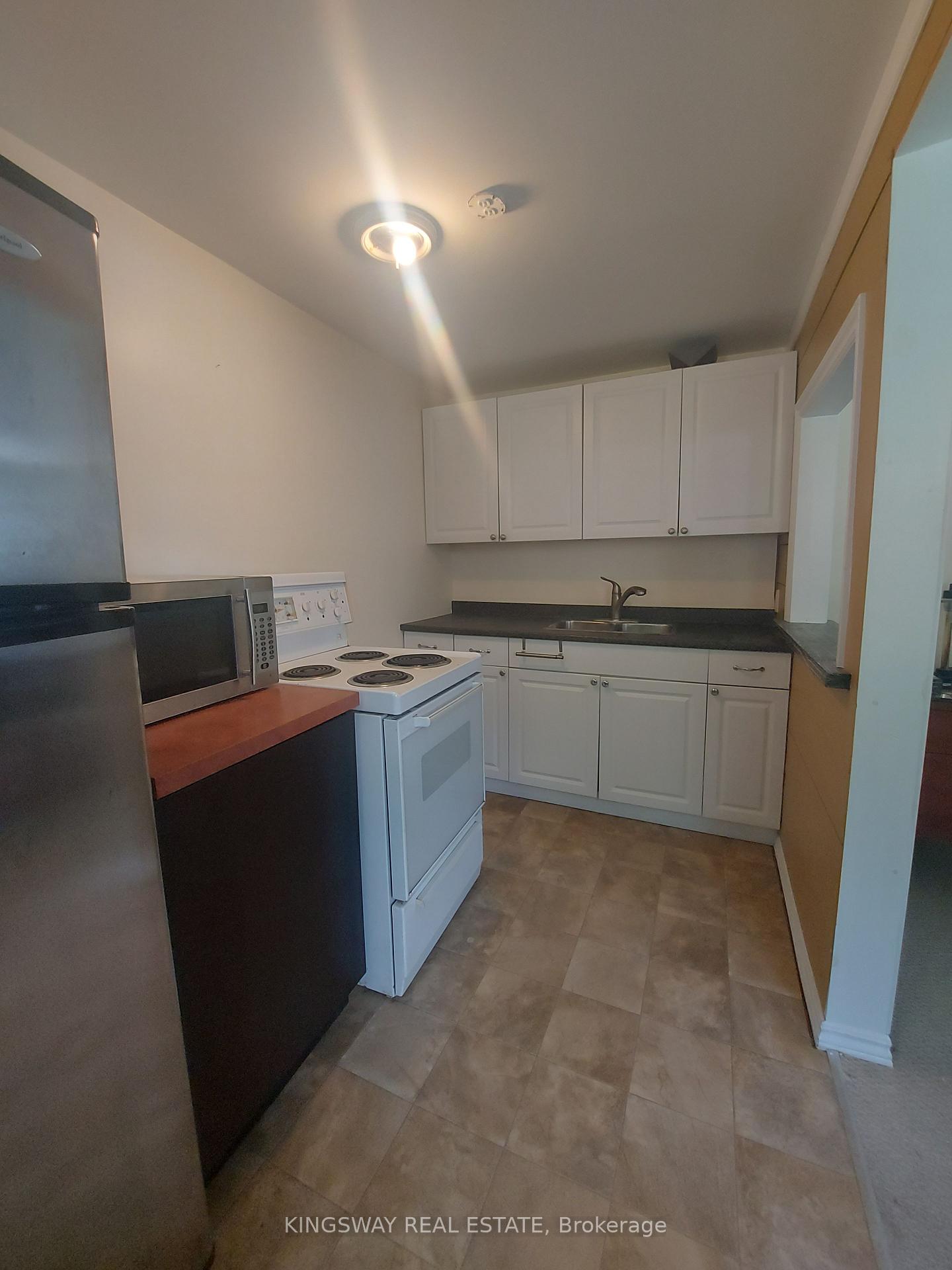 Photo 4 of 79 Patrick Street S, Orillia — HOMEH