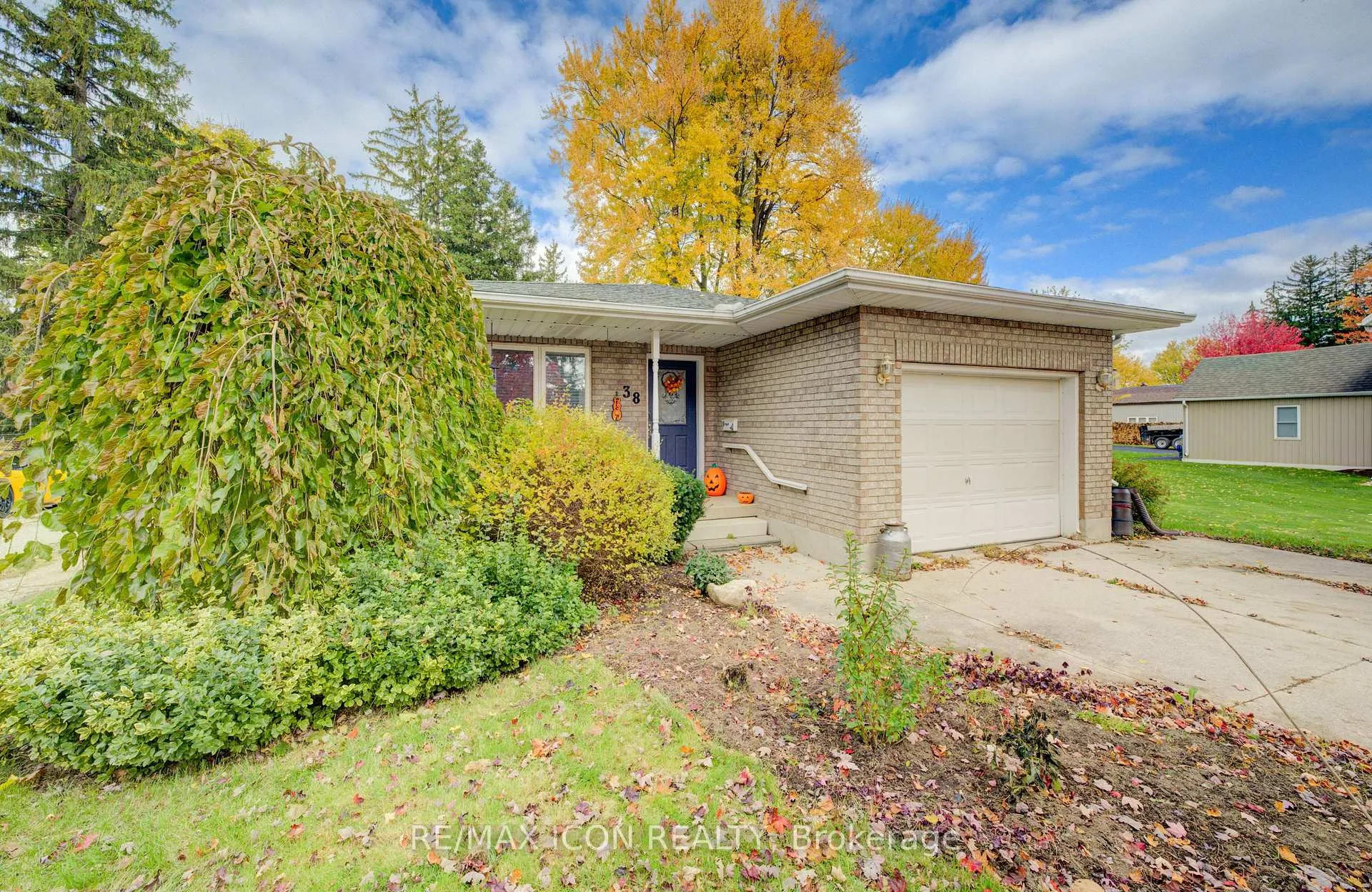 Photo 2 of 38 Mill Street E, Perth East, Milverton — HOMEH