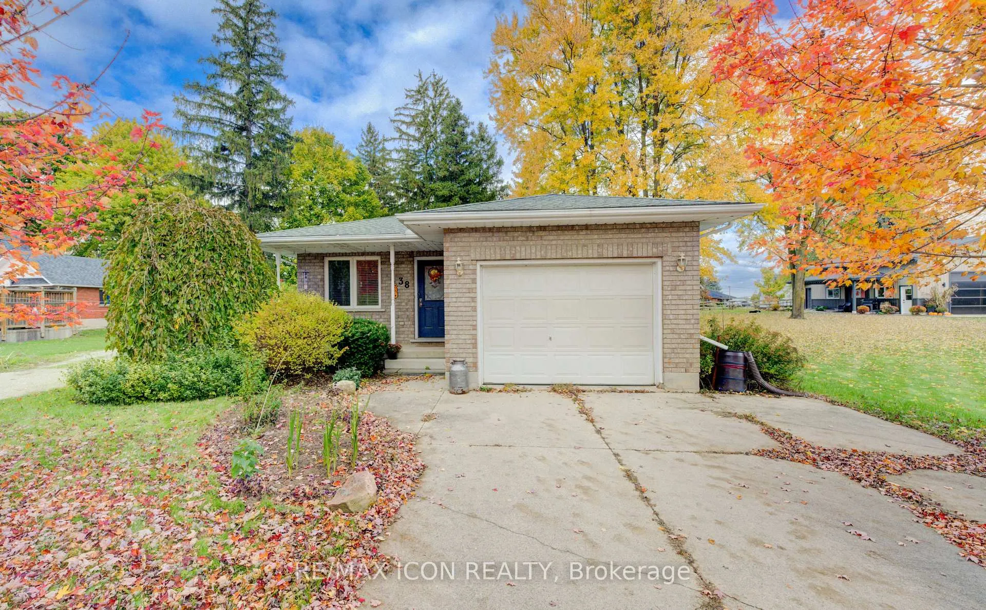 Photo 4 of 38 Mill Street E, Perth East, Milverton — HOMEH