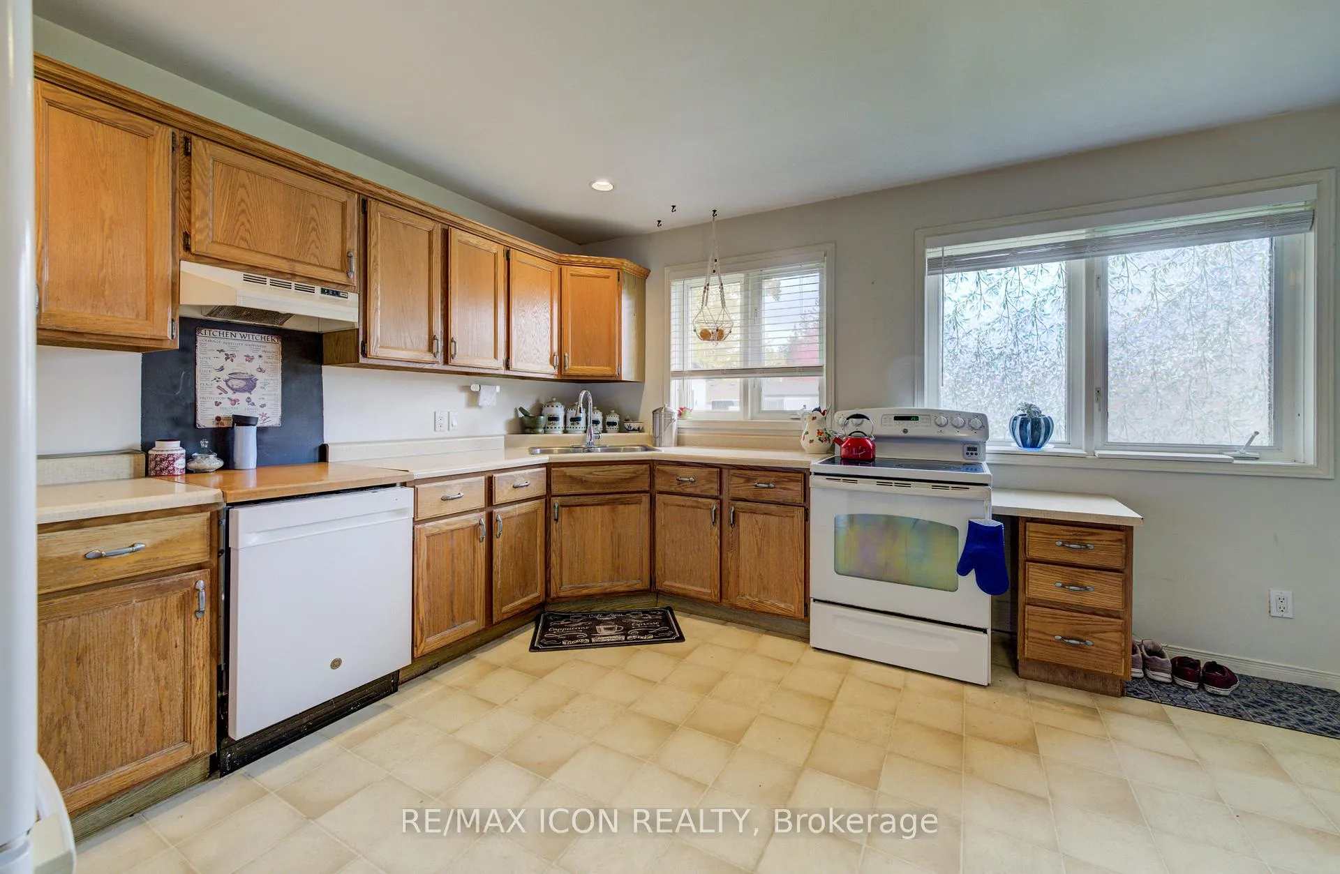 Photo 9 of 38 Mill Street E, Perth East, Milverton — HOMEH