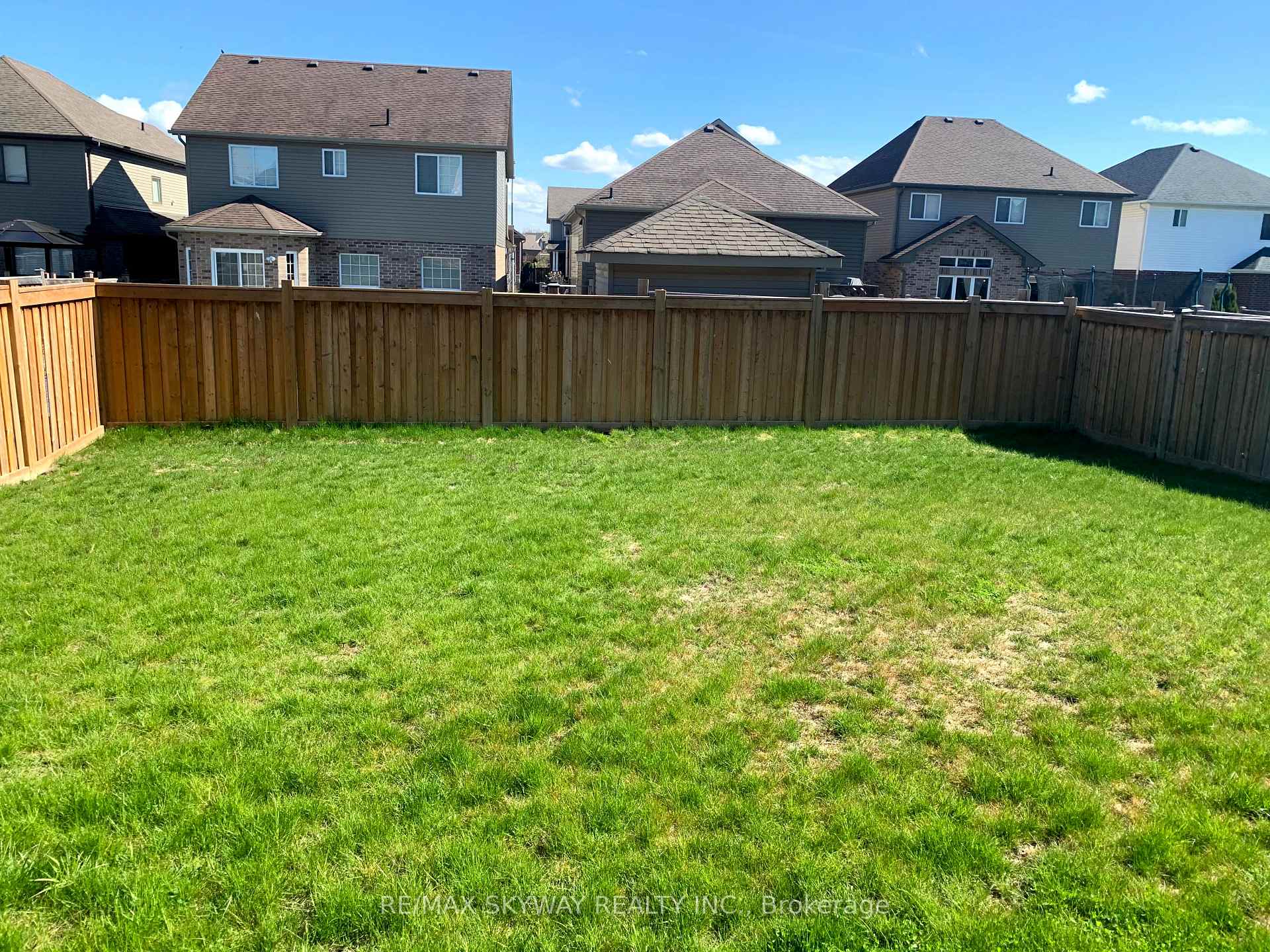 Photo 5 of 27 Swenson Street, New Tecumseth, Alliston — HOMEH