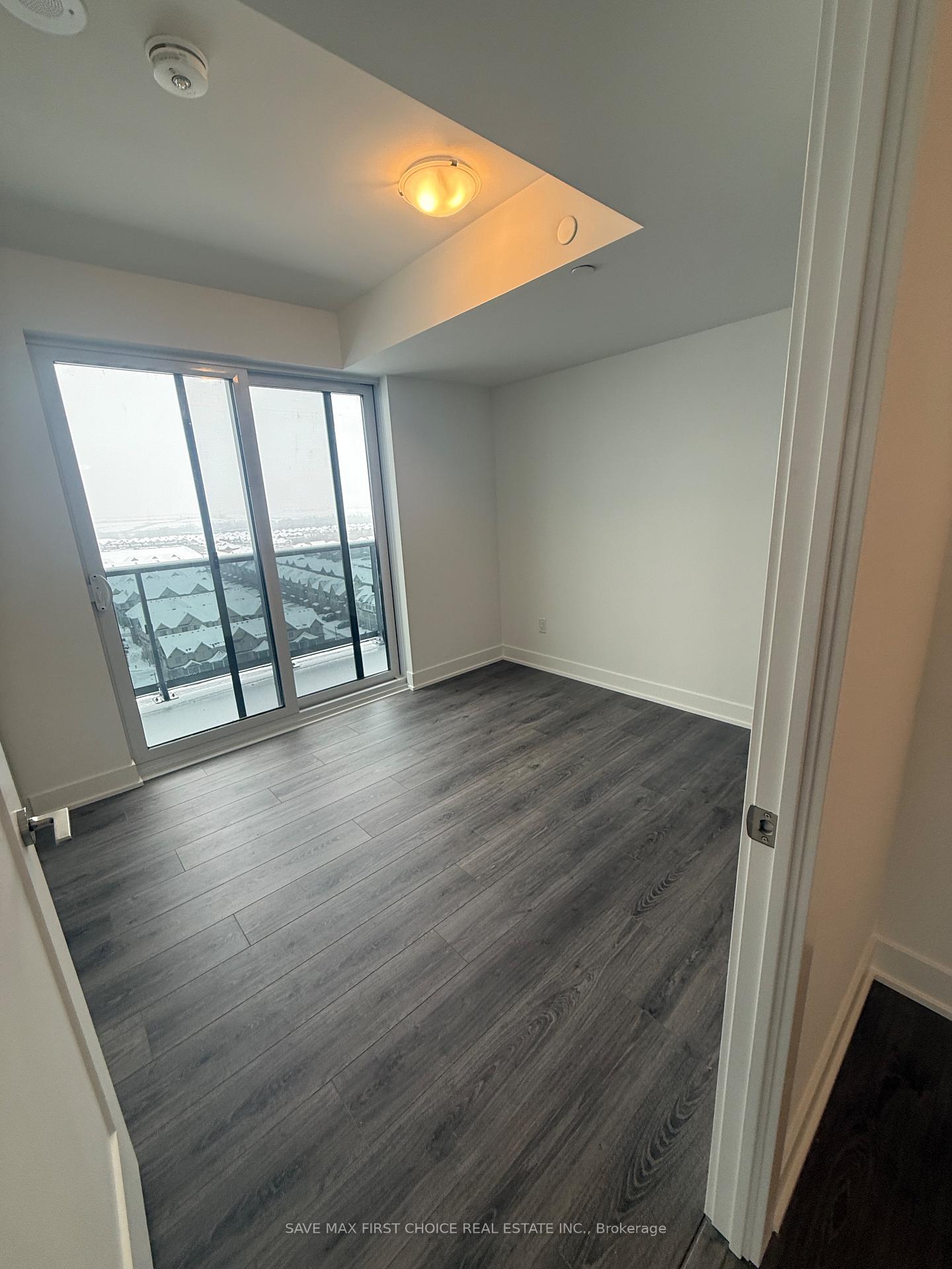 Front of Unit 1437, 2545 Simcoe Street N