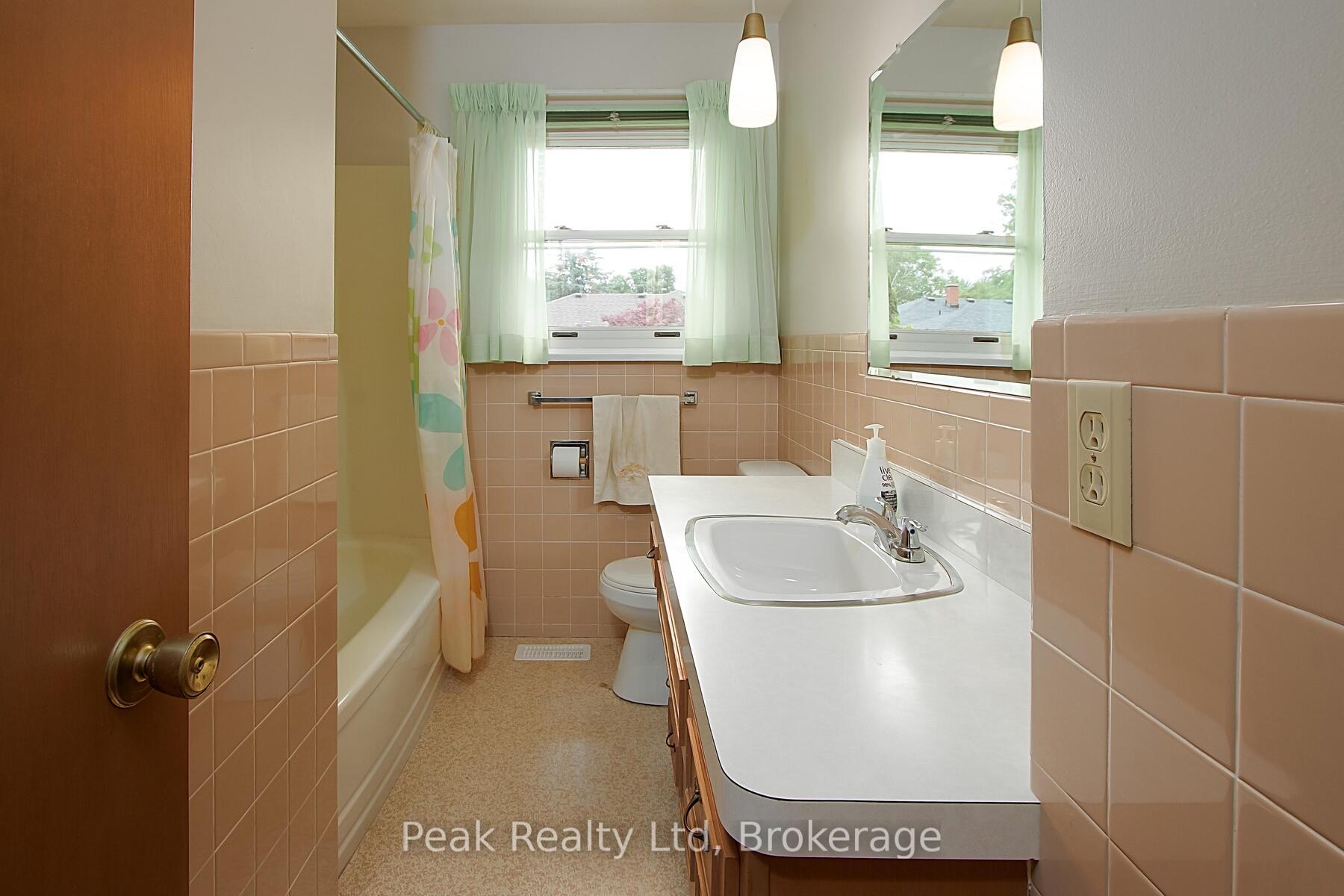 Photo 18 of 670 Davidson Avenue N, North Perth, Listowel — HOMEH