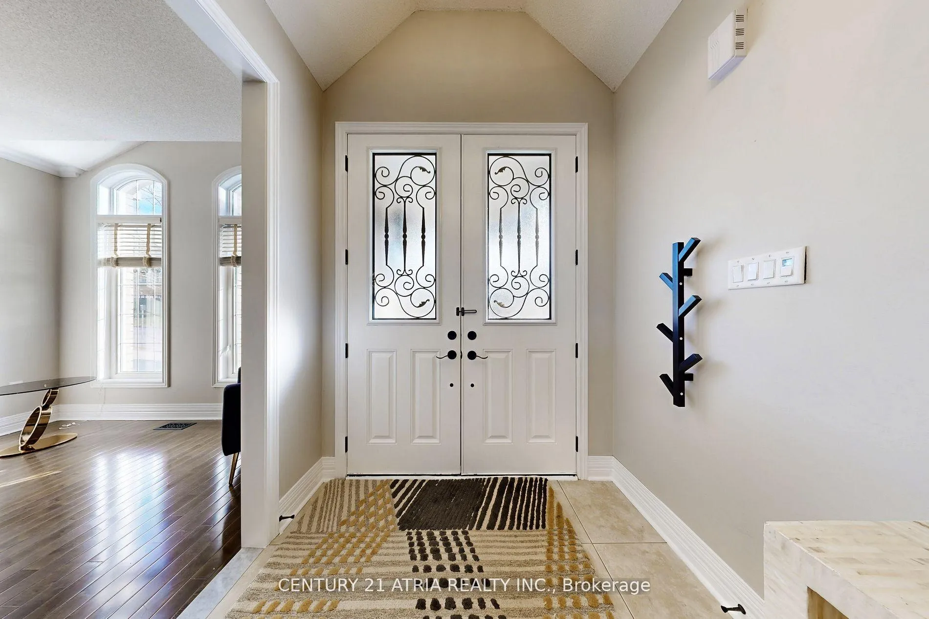 Photo 3 of 490 Kwapis Boulevard, Newmarket, Woodland Hill — HOMEH