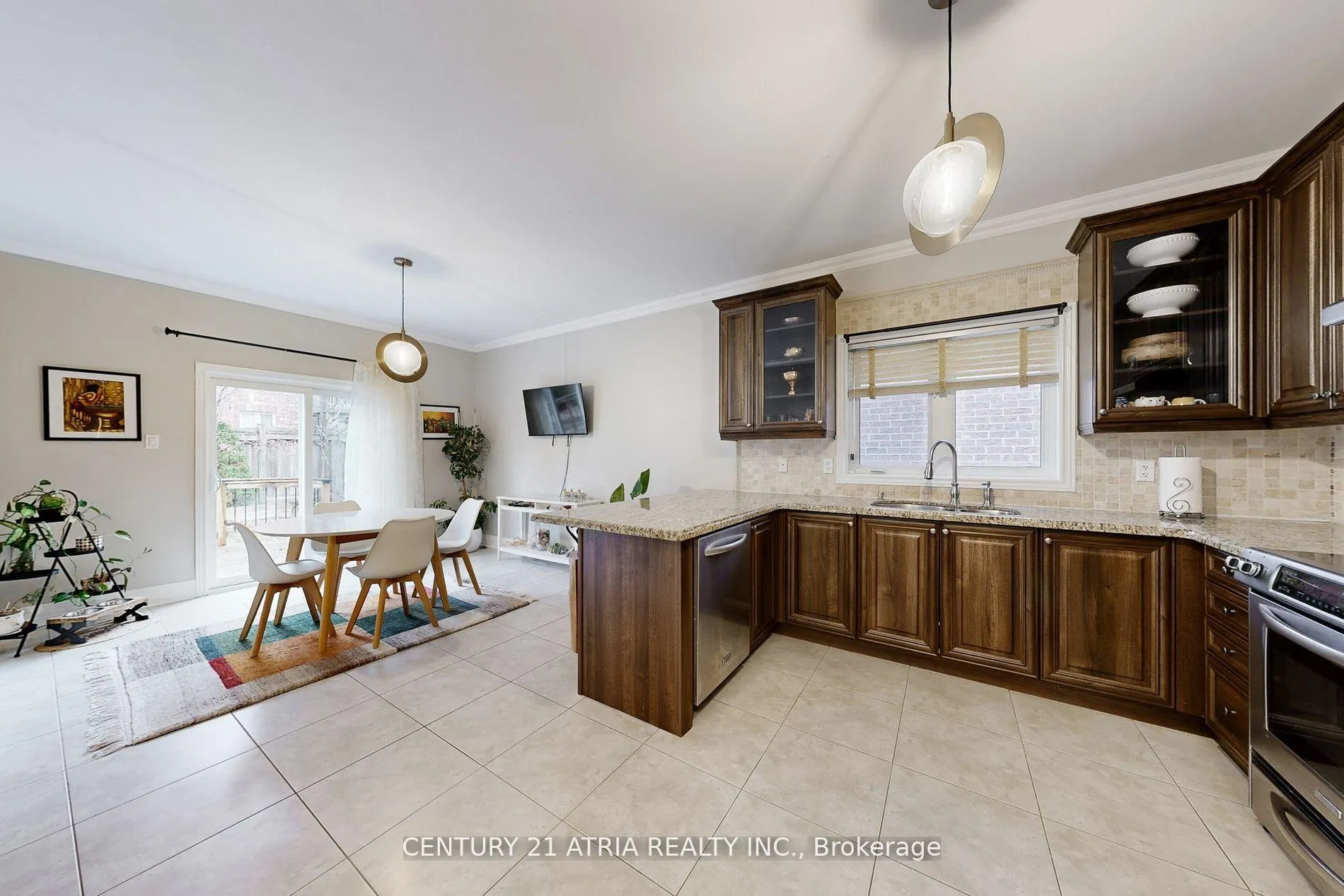 Photo 12 of 490 Kwapis Boulevard, Newmarket, Woodland Hill — HOMEH