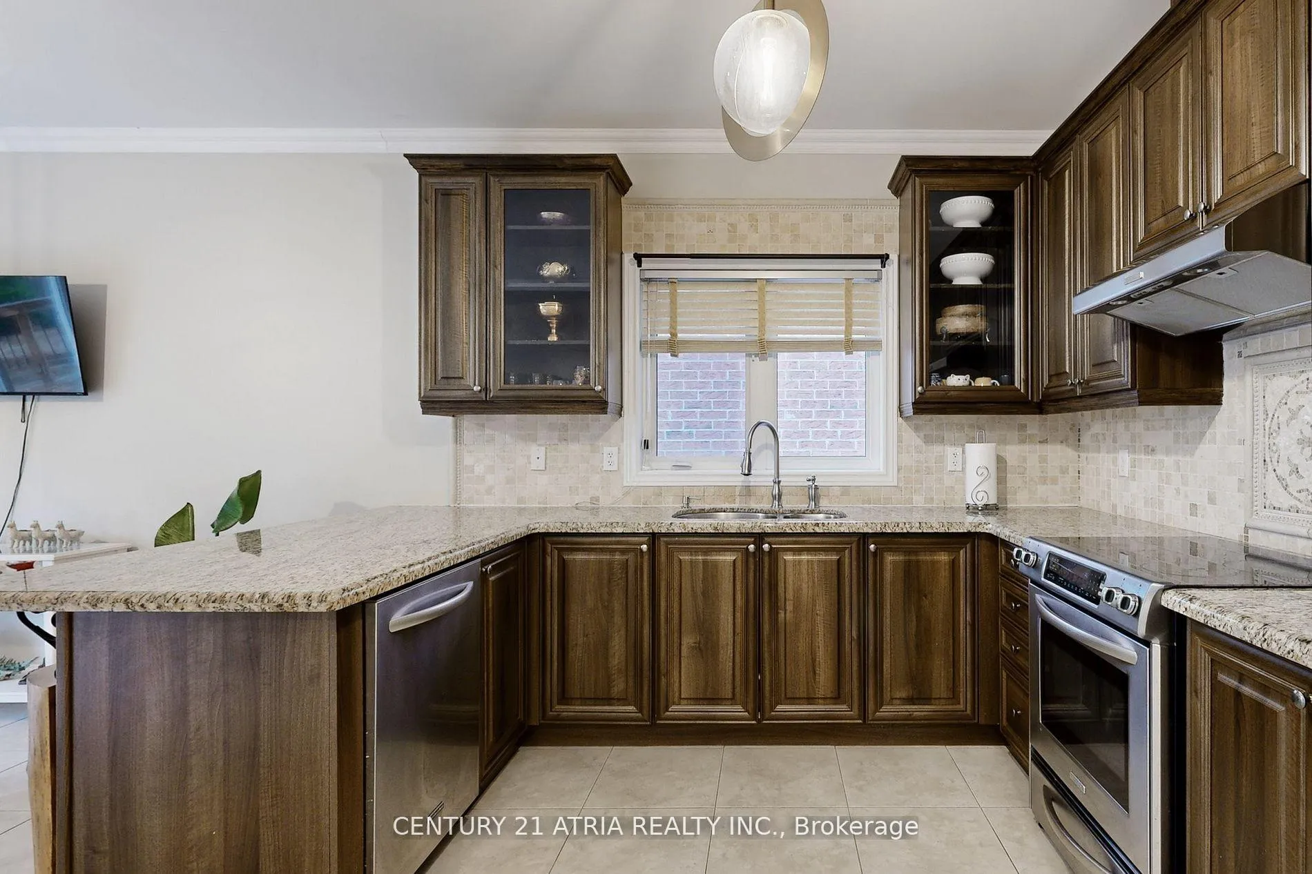 Photo 13 of 490 Kwapis Boulevard, Newmarket, Woodland Hill — HOMEH