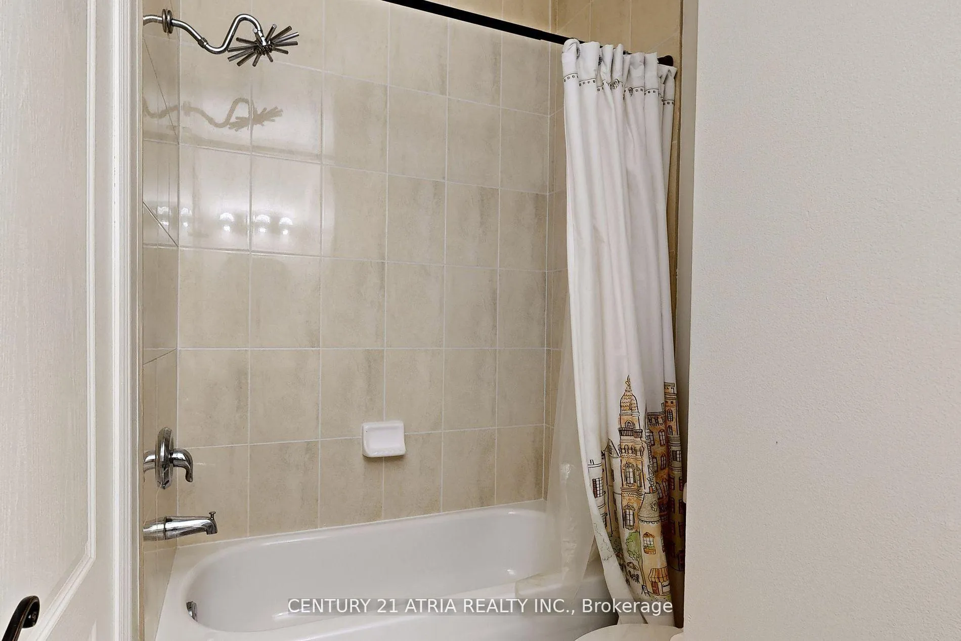 Photo 27 of 490 Kwapis Boulevard, Newmarket, Woodland Hill — HOMEH