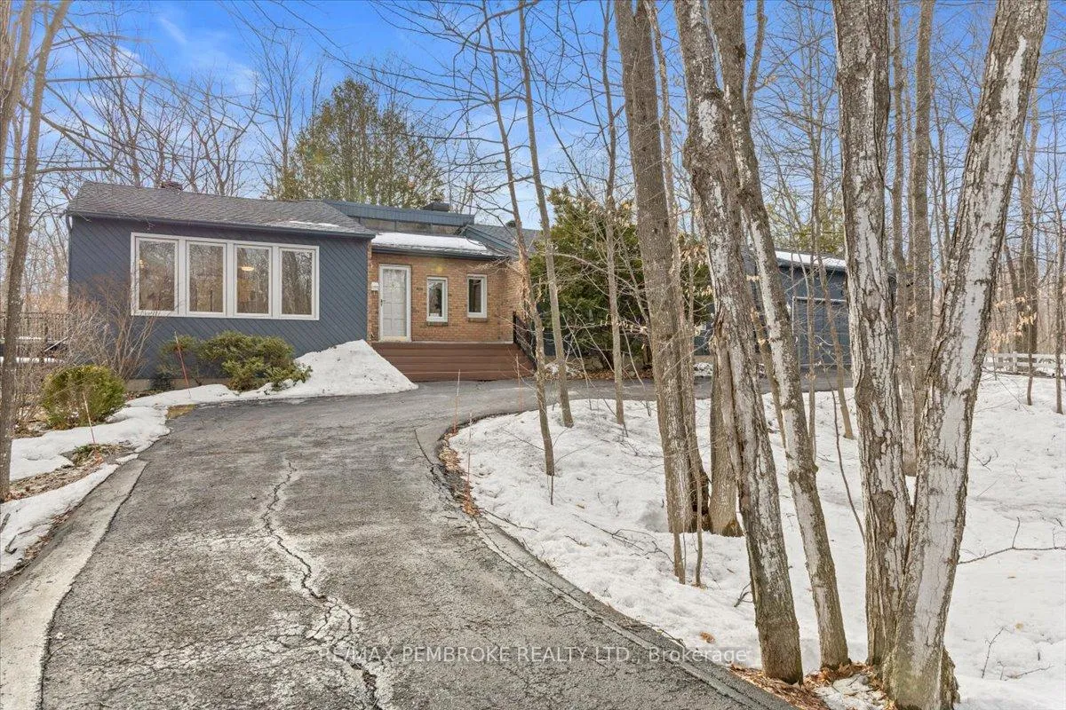 Photo 2 of 1235 Millburn Crescent, Ottawa, Cumberland Ridge — HOMEH