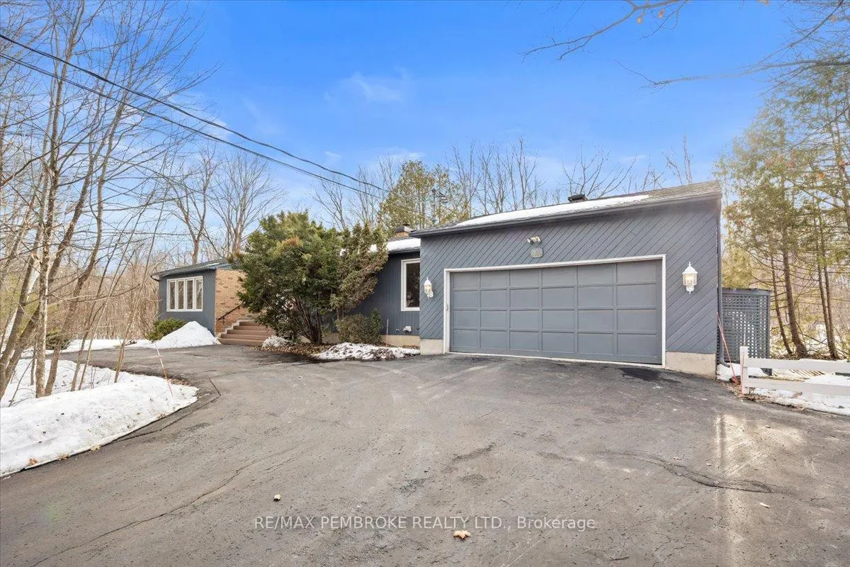 Photo 5 of 1235 Millburn Crescent, Ottawa, Cumberland Ridge — HOMEH
