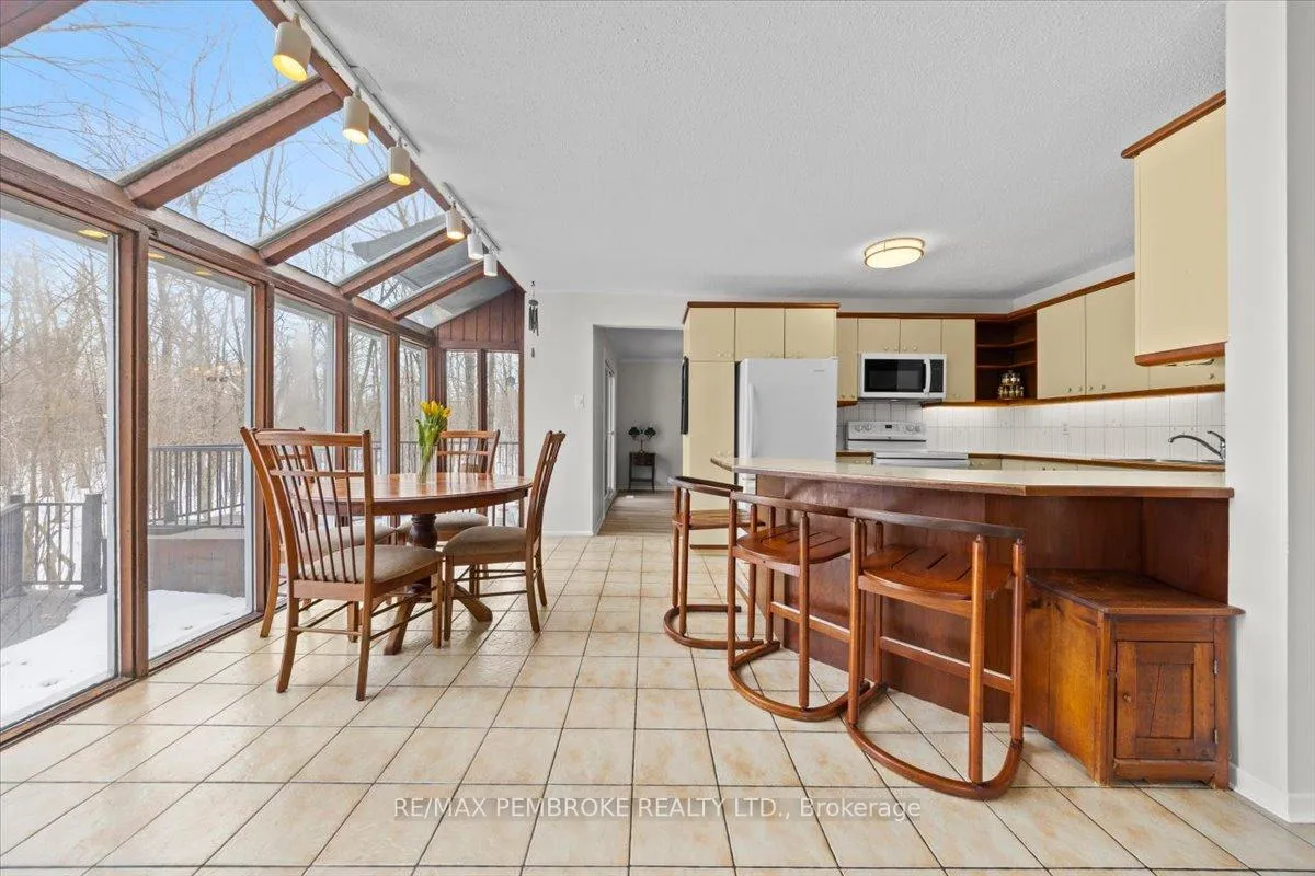 Photo 11 of 1235 Millburn Crescent, Ottawa, Cumberland Ridge — HOMEH