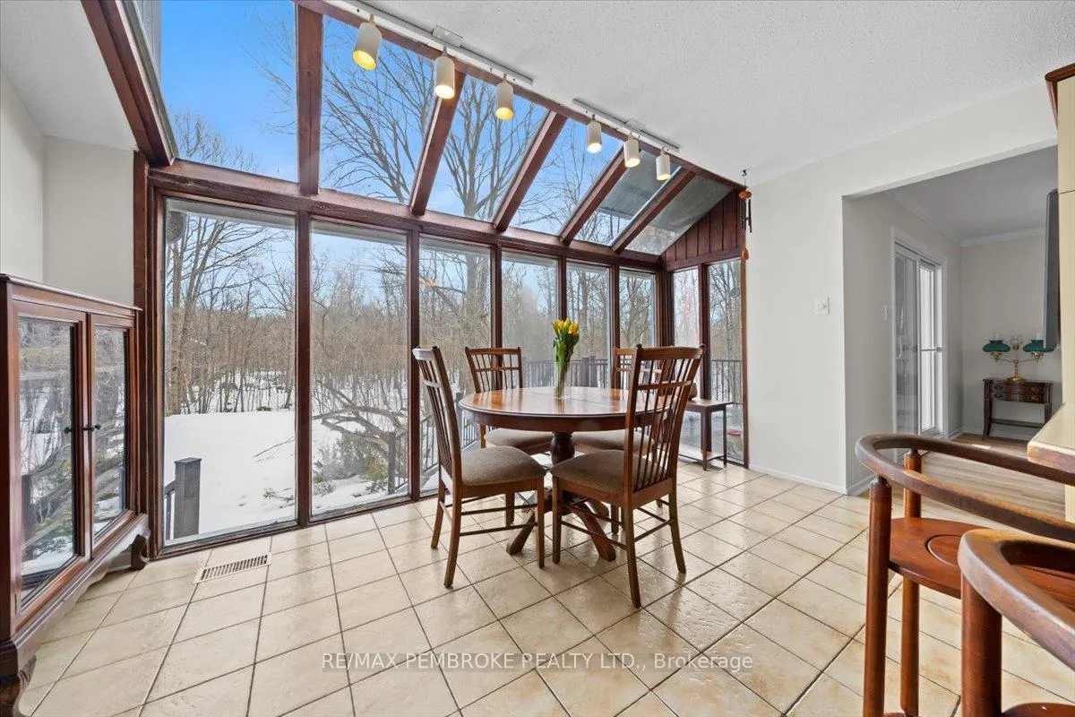 Photo 12 of 1235 Millburn Crescent, Ottawa, Cumberland Ridge — HOMEH