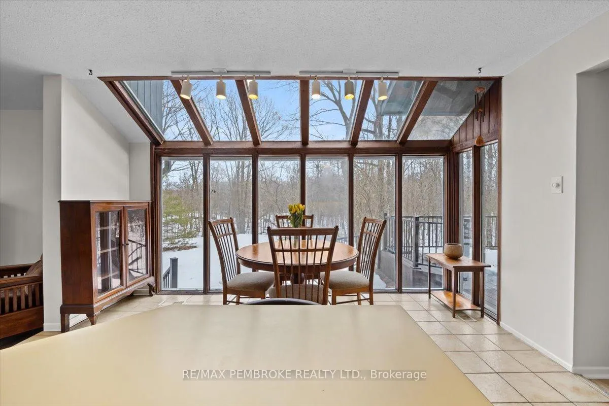 Photo 17 of 1235 Millburn Crescent, Ottawa, Cumberland Ridge — HOMEH