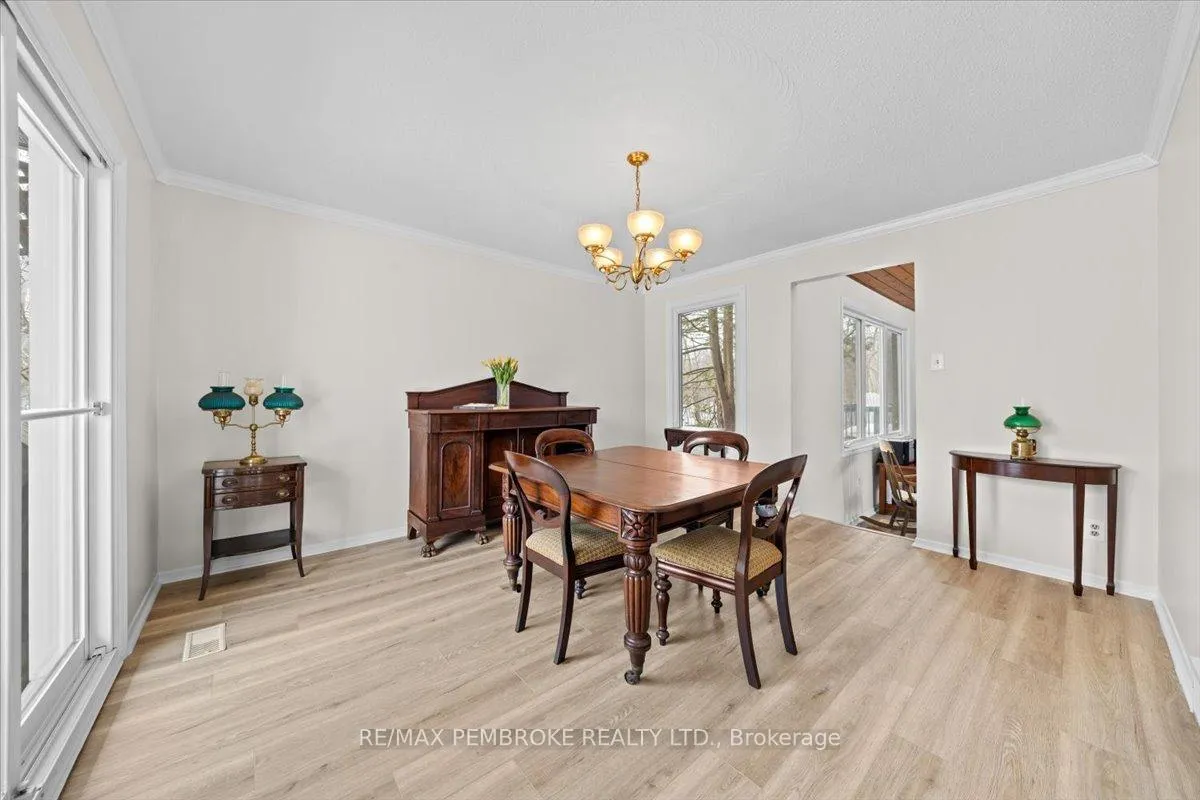 Photo 18 of 1235 Millburn Crescent, Ottawa, Cumberland Ridge — HOMEH