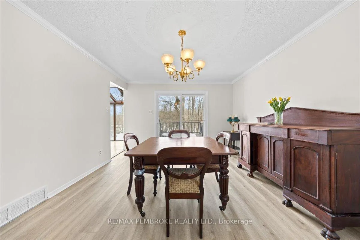 Photo 19 of 1235 Millburn Crescent, Ottawa, Cumberland Ridge — HOMEH
