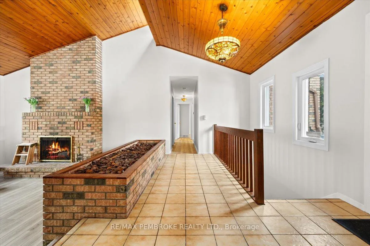 Photo 20 of 1235 Millburn Crescent, Ottawa, Cumberland Ridge — HOMEH