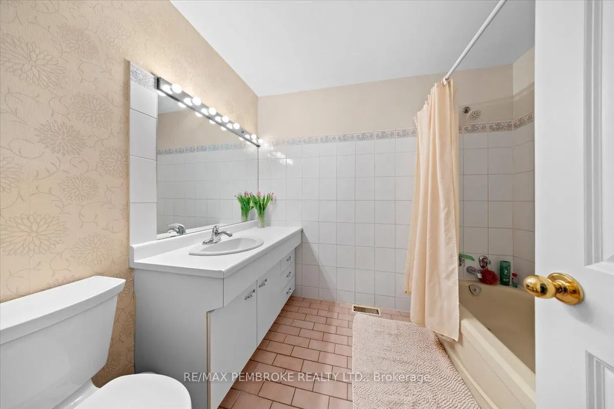 Photo 21 of 1235 Millburn Crescent, Ottawa, Cumberland Ridge — HOMEH