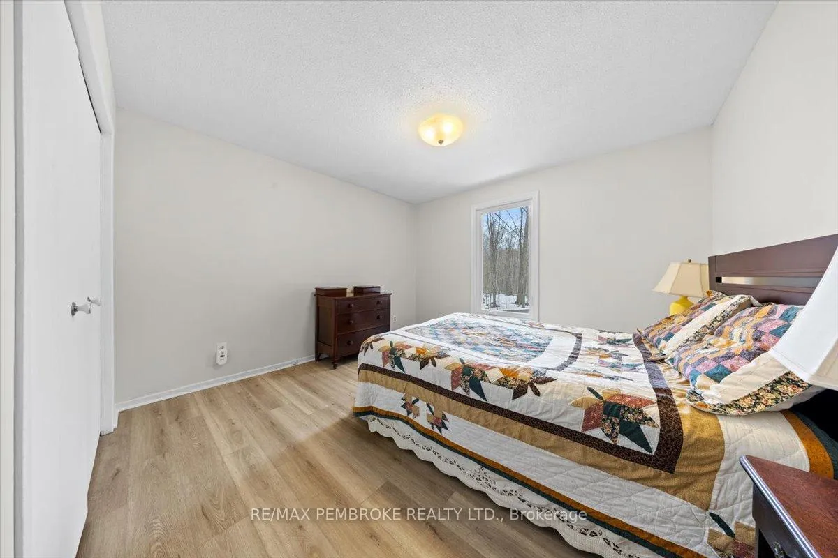 Photo 23 of 1235 Millburn Crescent, Ottawa, Cumberland Ridge — HOMEH