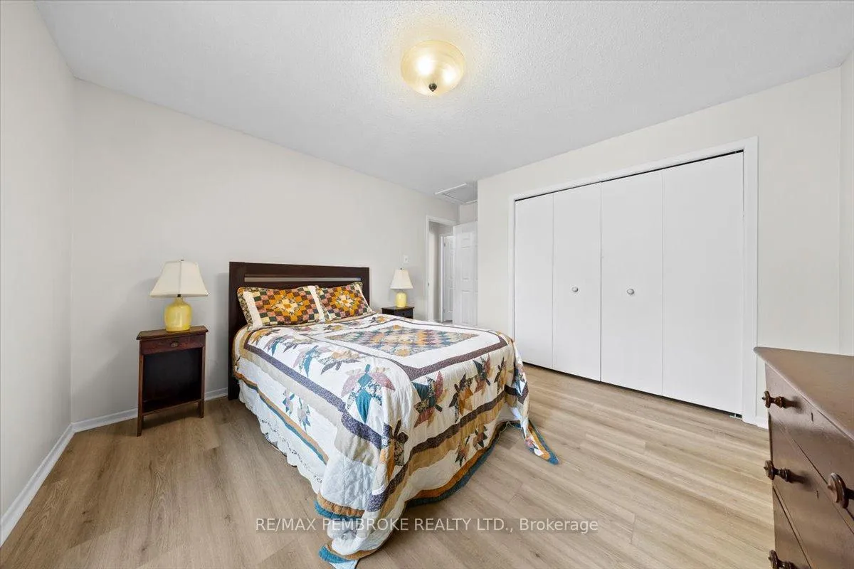 Photo 24 of 1235 Millburn Crescent, Ottawa, Cumberland Ridge — HOMEH