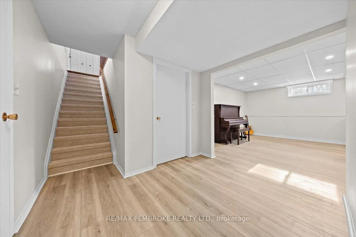 Photo 29 of 1235 Millburn Crescent, Ottawa, Cumberland Ridge — HOMEH