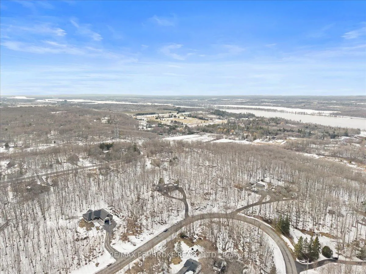 Photo 40 of 1235 Millburn Crescent, Ottawa, Cumberland Ridge — HOMEH