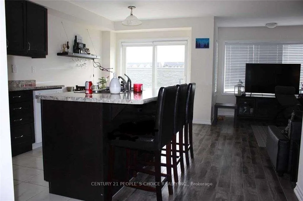 Photo 5 of 48 Donlamont Circle, Brampton, Northwest Brampton — HOMEH