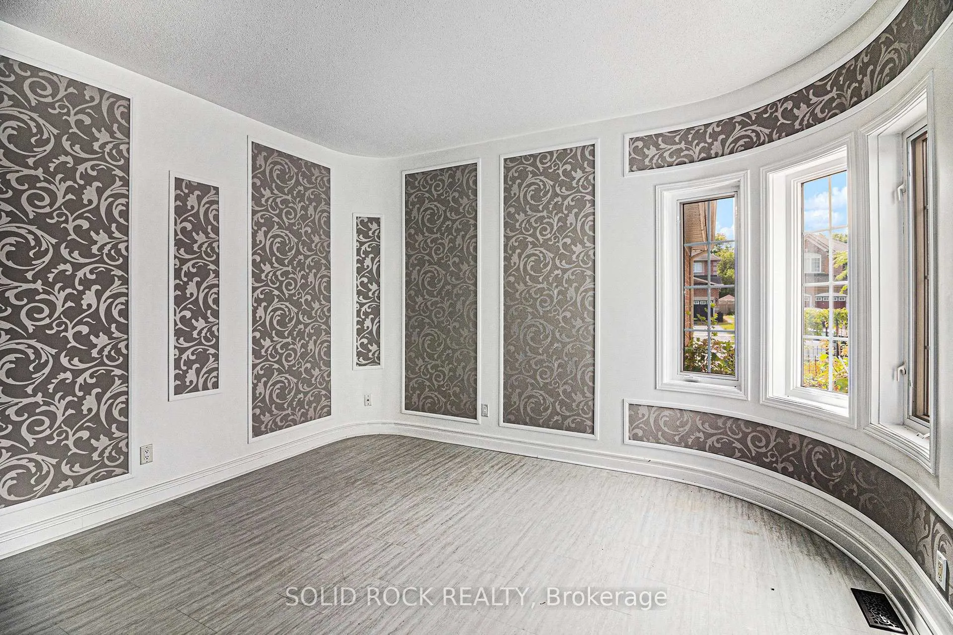 Photo 10 of 2121 Valin Street, Ottawa, Springridge/East Village — HOMEH